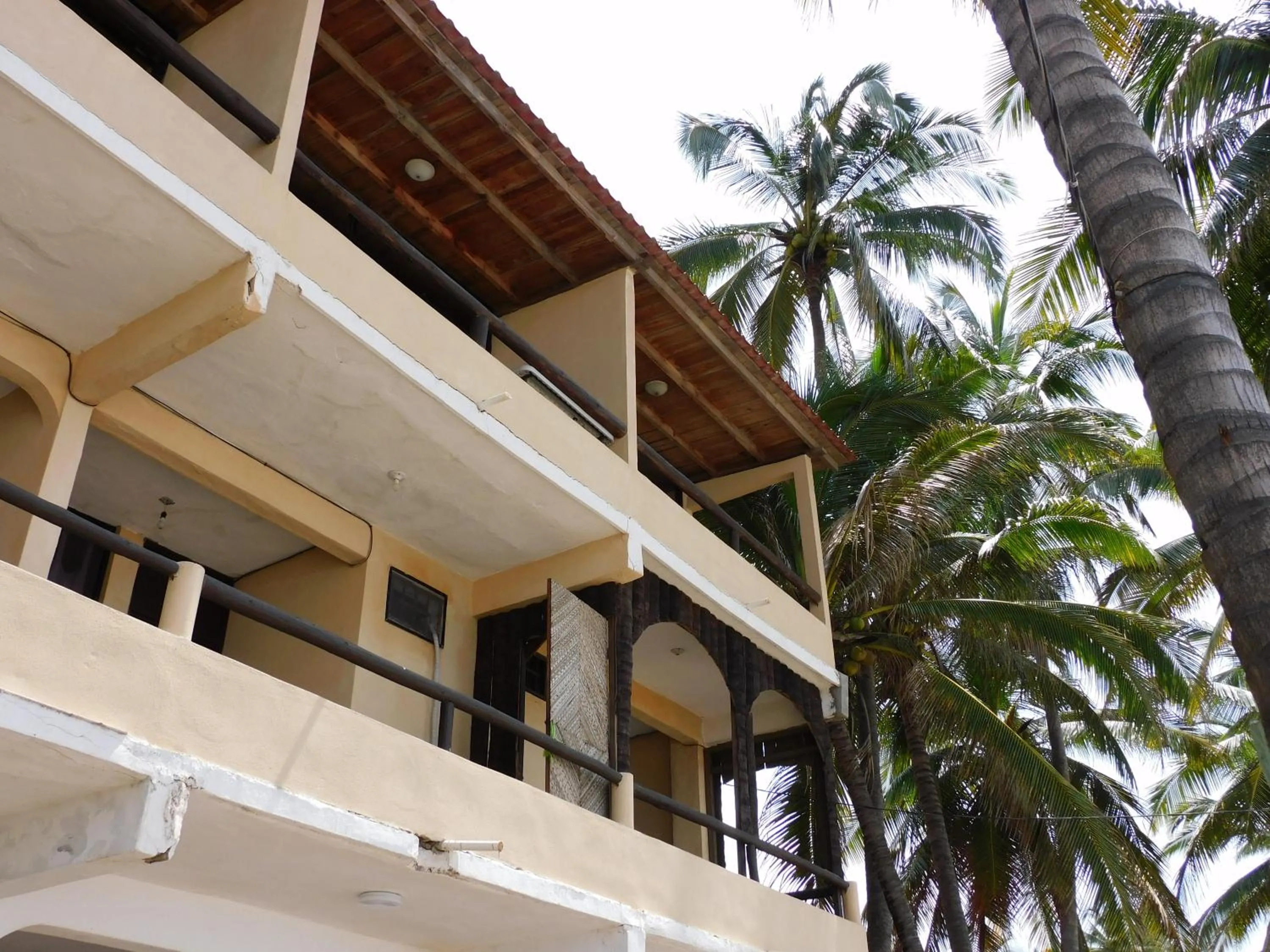 Property building in Hotel Restaurante Rocío by Rotamundos