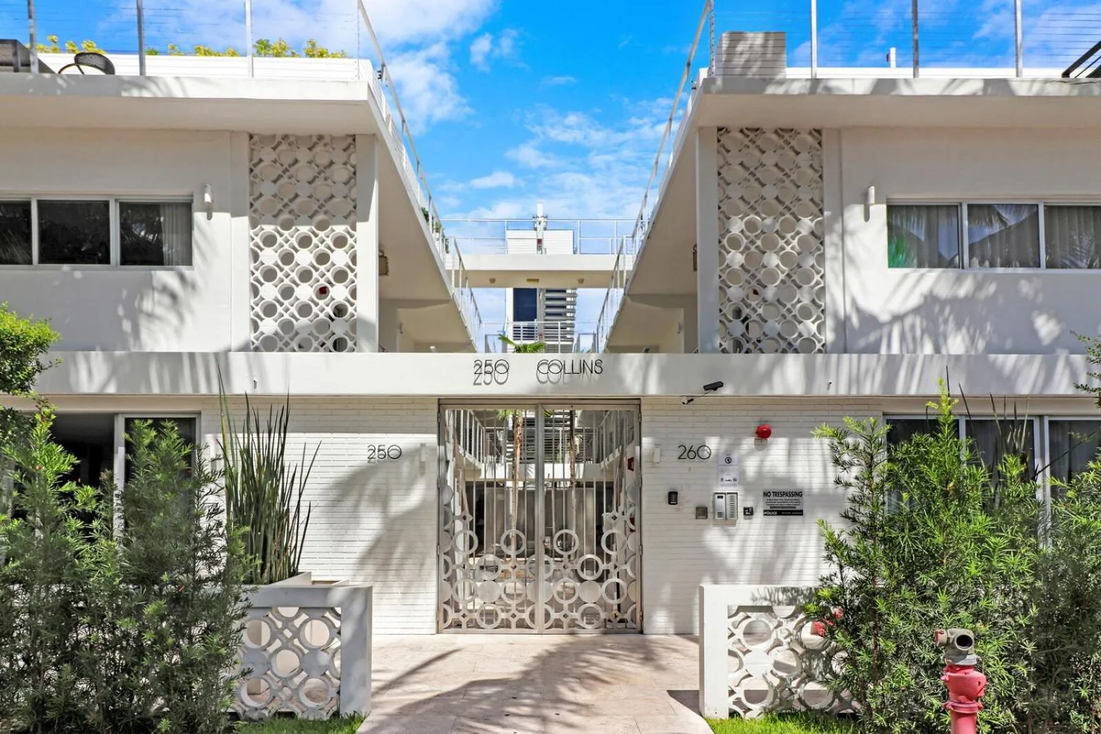 Roami at 250 Collins