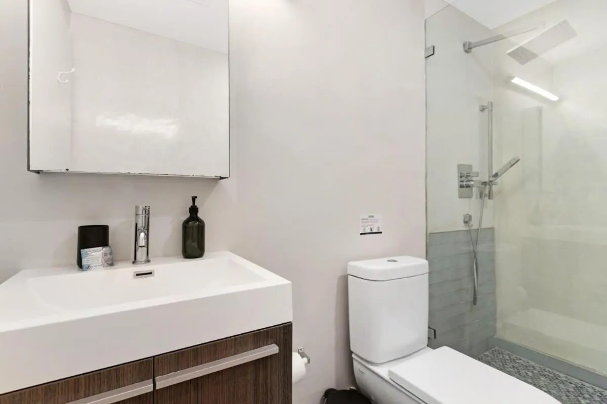 Roami at 250 Collins