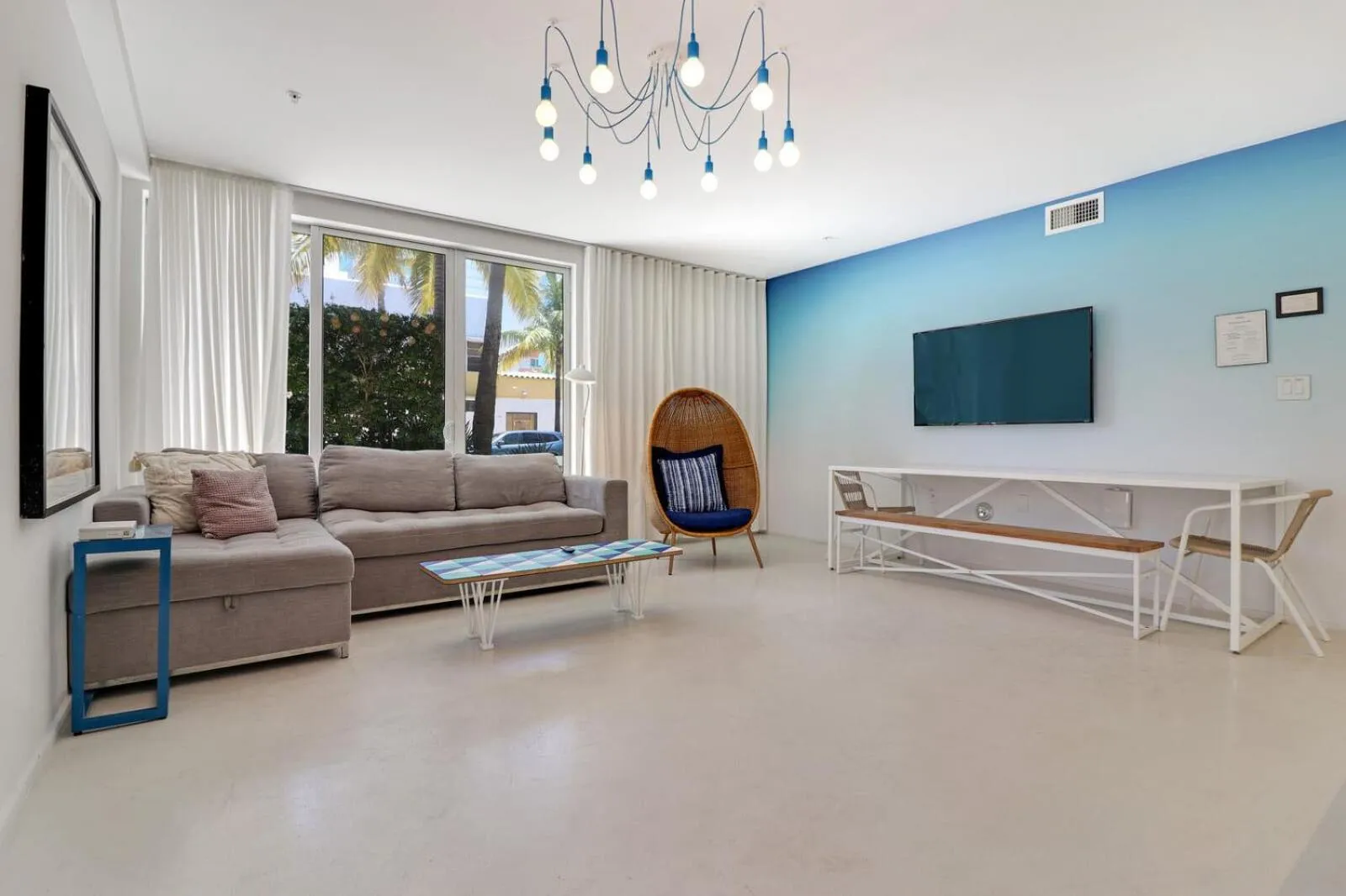 Roami at 250 Collins