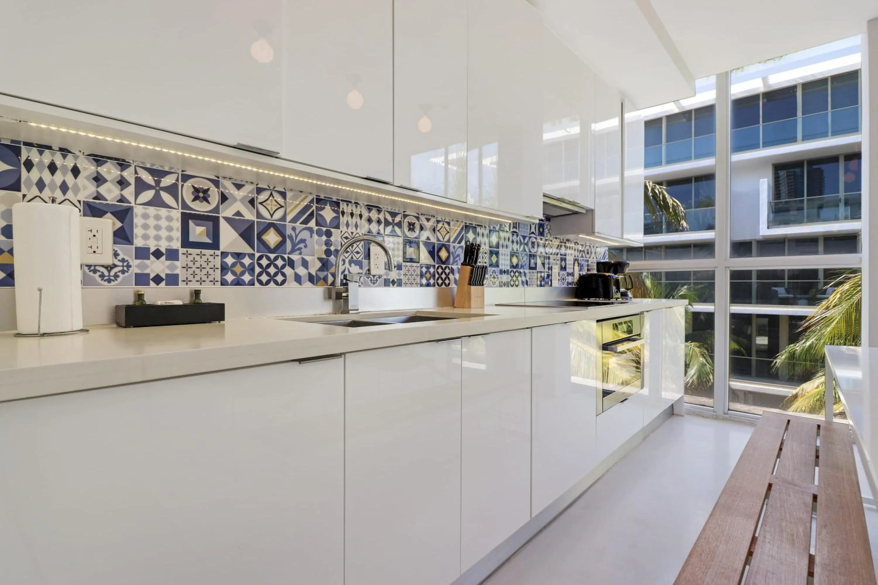 Roami at 250 Collins