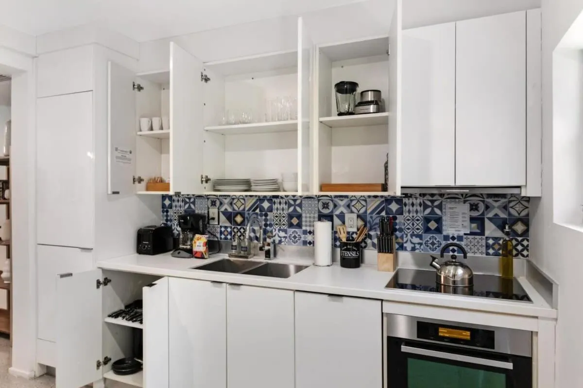 Roami at 250 Collins