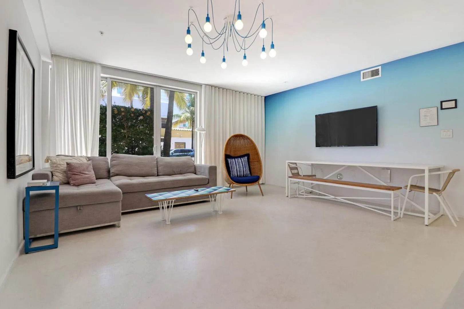 Roami at 250 Collins