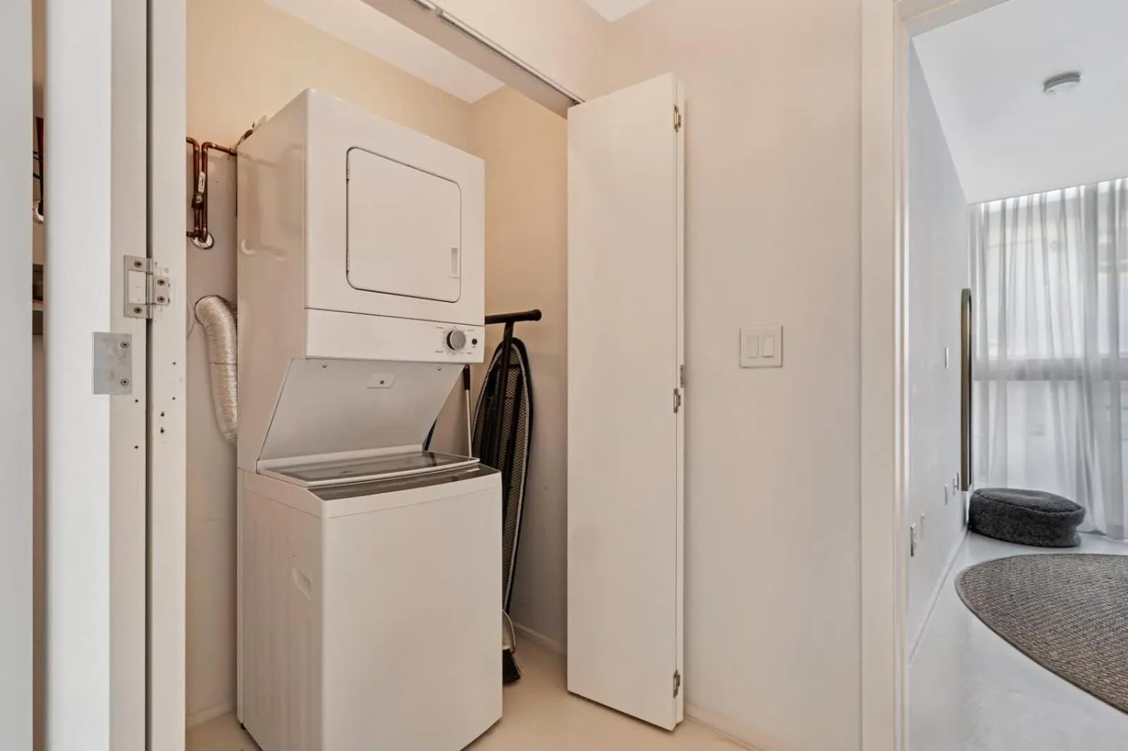 Roami at 250 Collins