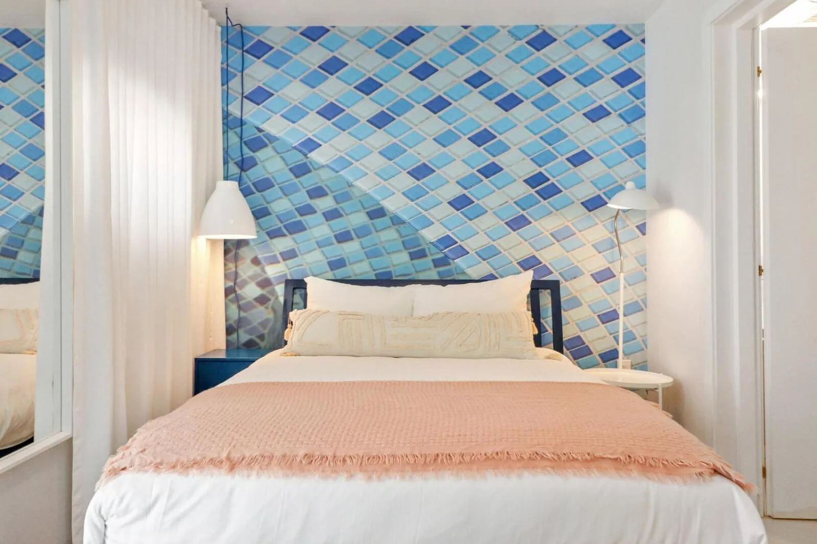 Bedroom, Bed in Roami at 250 Collins