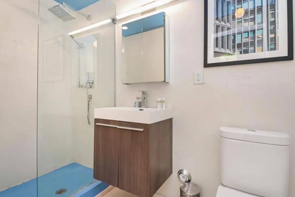 Roami at 250 Collins