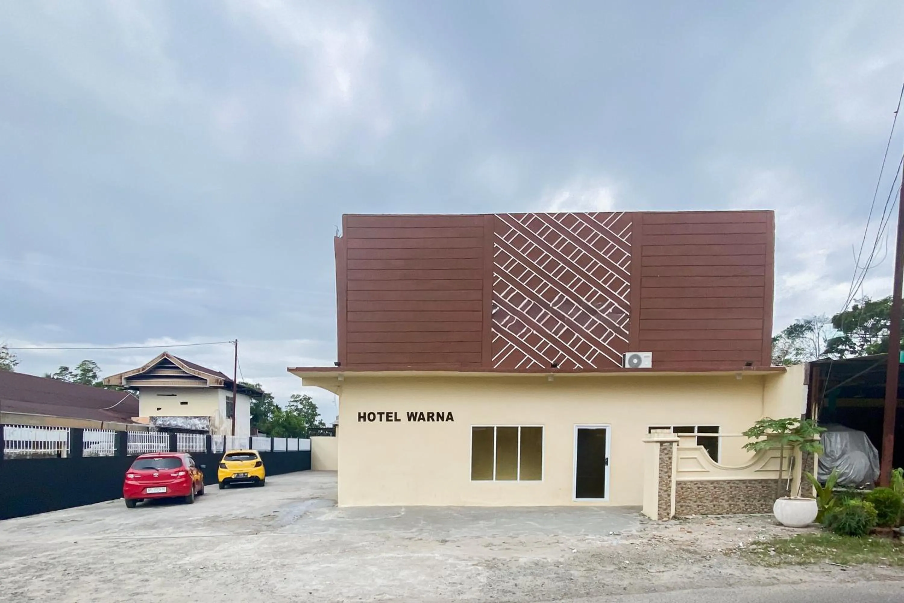 Facade/entrance in RedDoorz at Hotel Warna Palopo