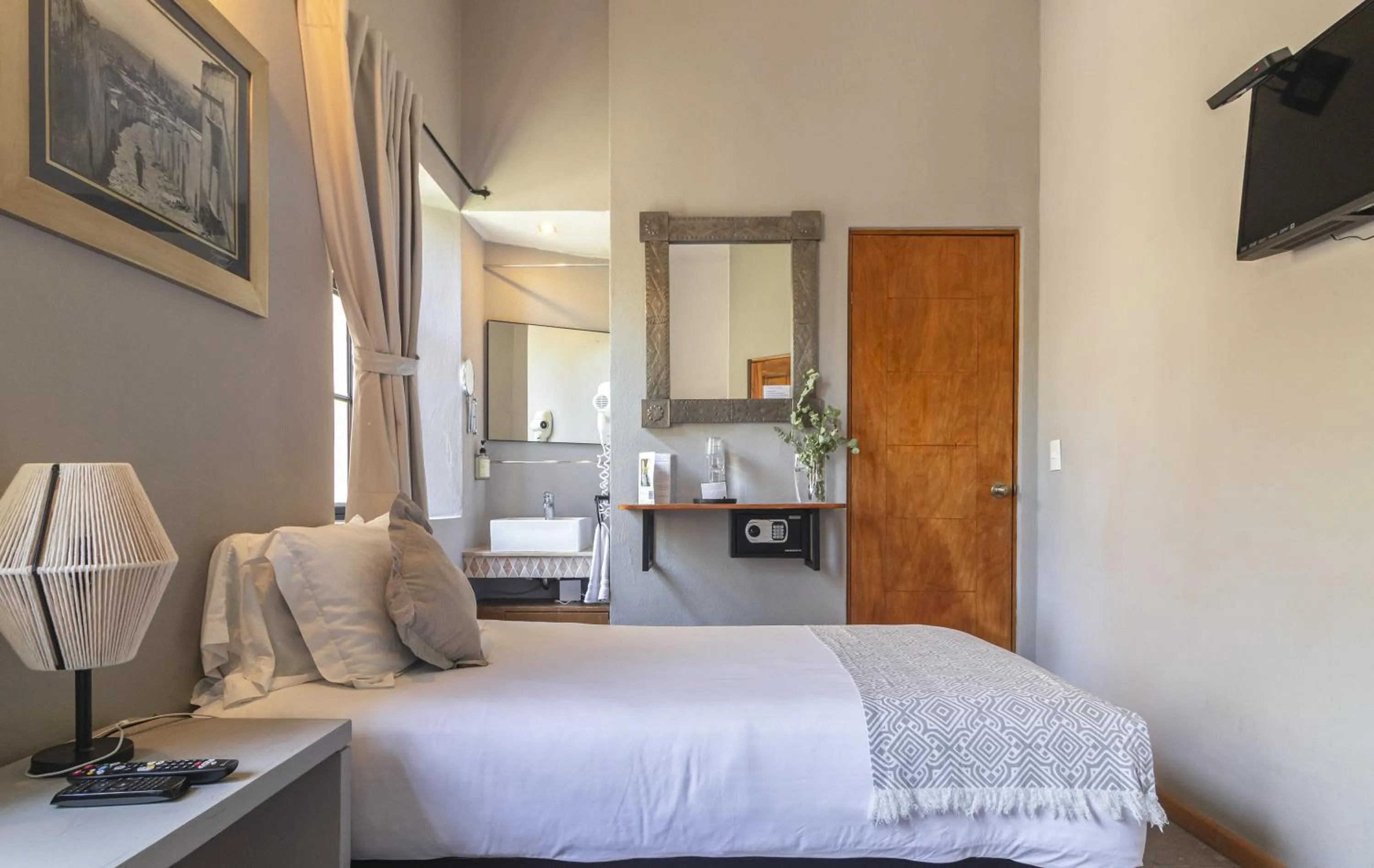 Bathroom, Bed in Casa Goyri San Miguel de Allende