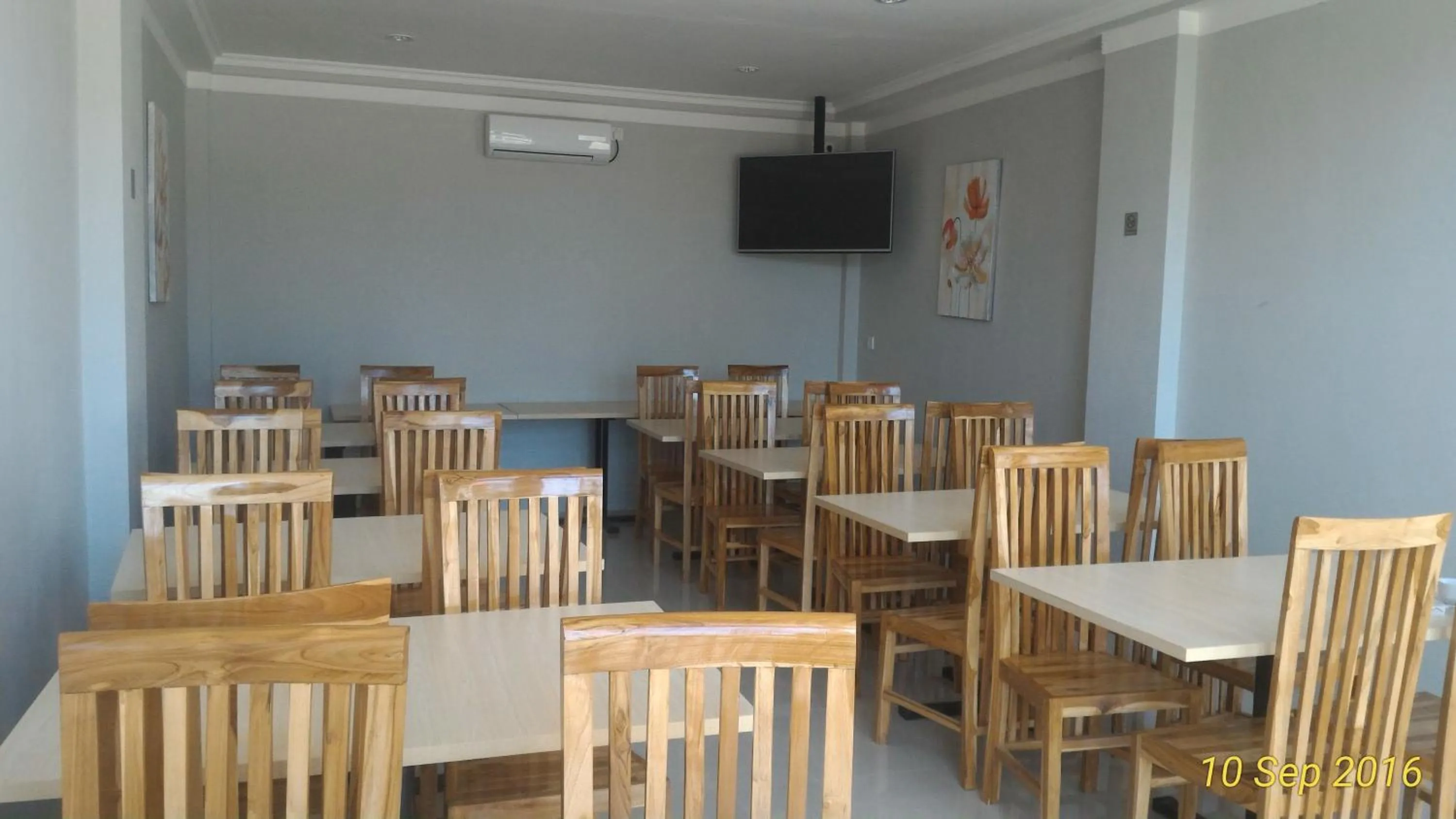 Restaurant/places to eat in Omnea Hotel - Syariah