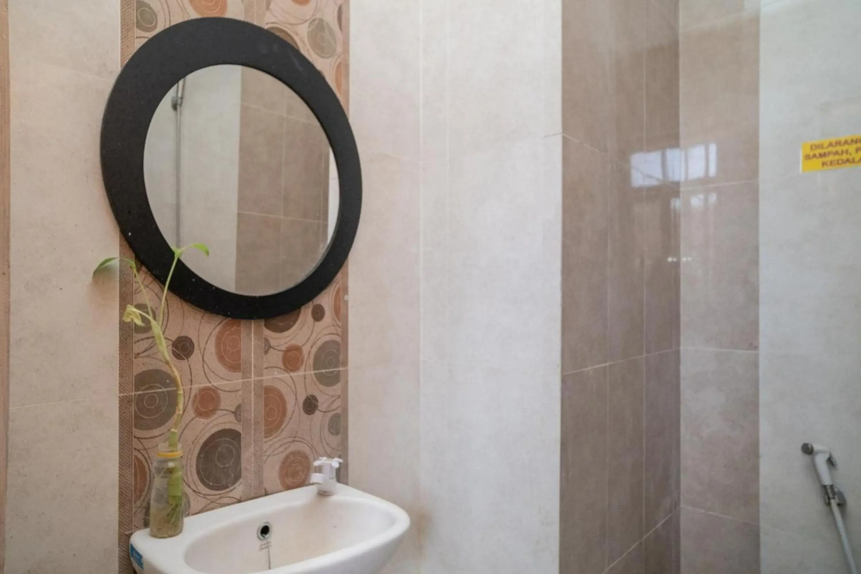 Bathroom in Rejeki Homestay Syariah Malioboro RedPartner Bathroom in Rejeki Homestay Syariah Malioboro RedPartner