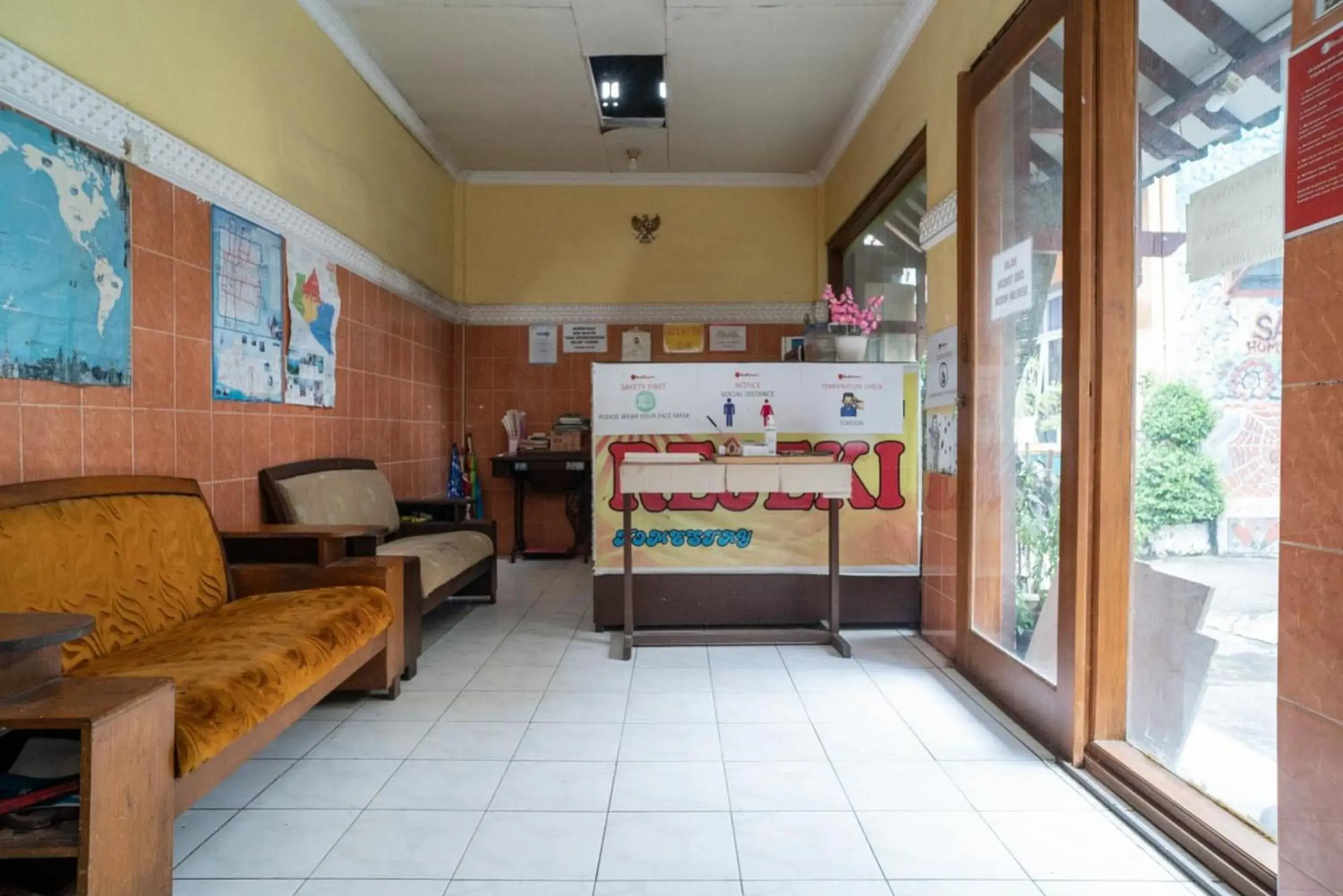 Lobby or reception, Bed in Rejeki Homestay Syariah Malioboro RedPartner Lobby or reception, Bed in Rejeki Homestay Syariah Malioboro RedPartner