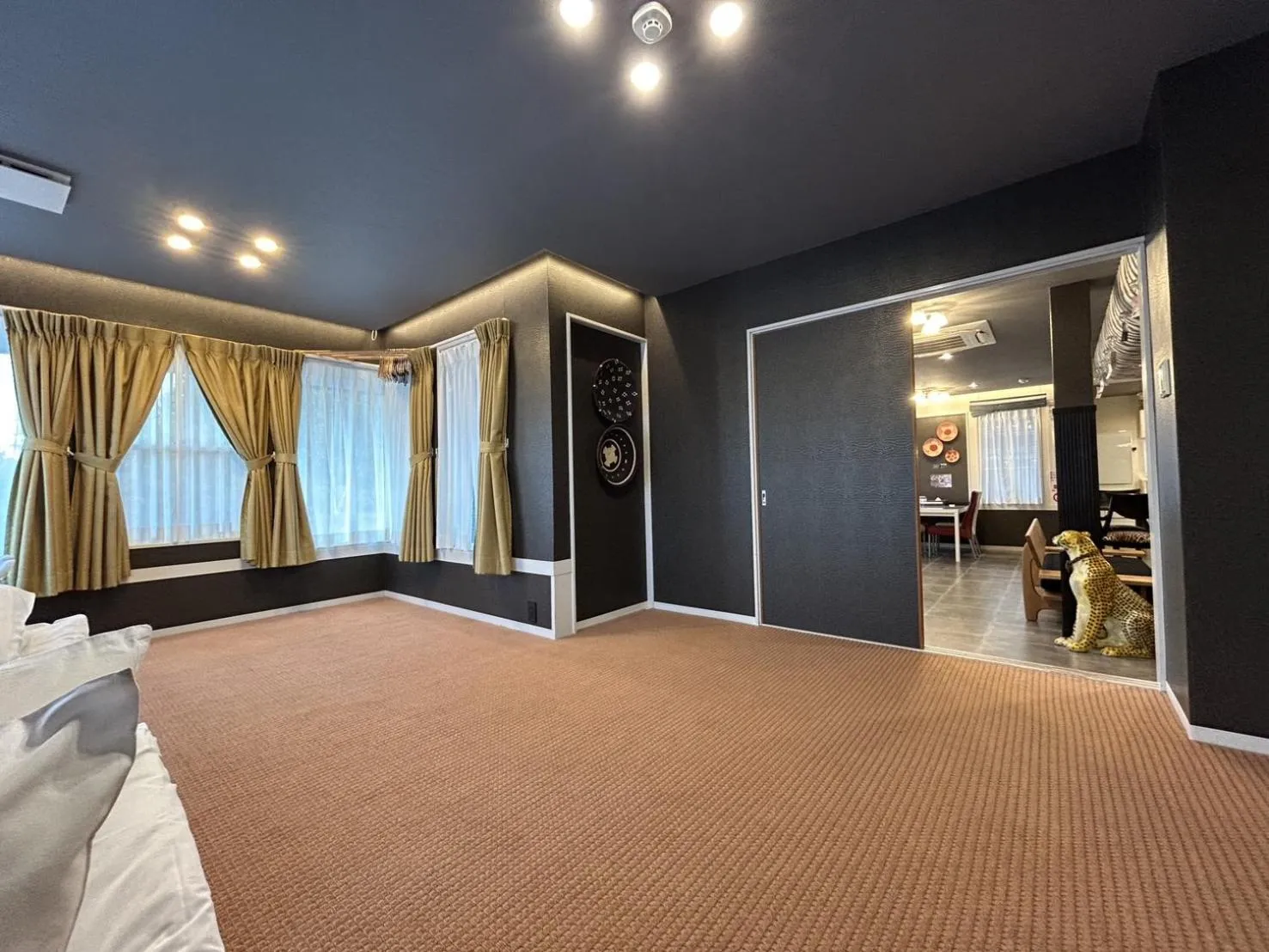 ファミーユ大室 アフリカンラグジュアリースタイルの豪華客室 1棟貸切 バーベキュー 大人数対応