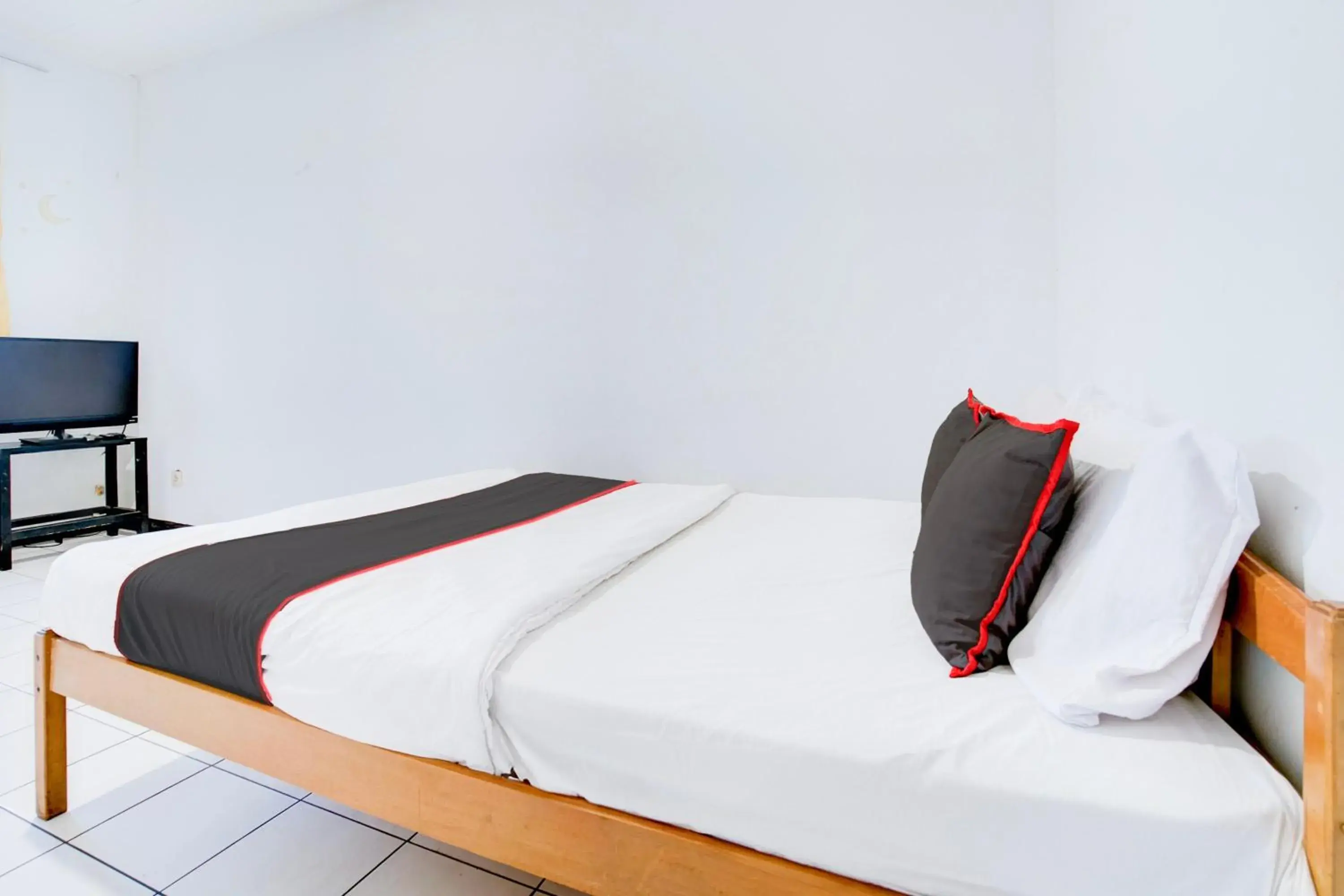 Bedroom, Bed in Villa Puncak Agape near Cipanas Mitra RedDoorz Bedroom, Bed in Villa Puncak Agape near Cipanas Mitra RedDoorz