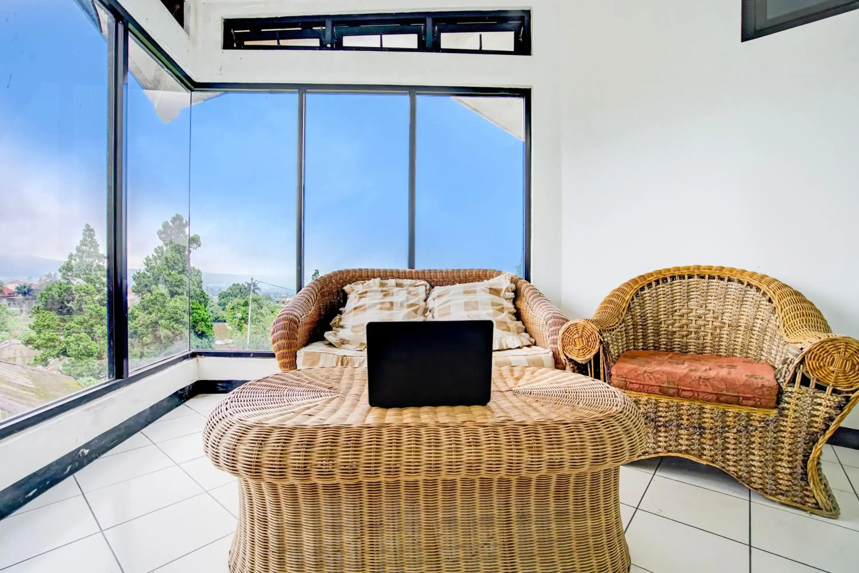 Lobby or reception in Villa Puncak Agape near Cipanas Mitra RedDoorz Lobby or reception in Villa Puncak Agape near Cipanas Mitra RedDoorz