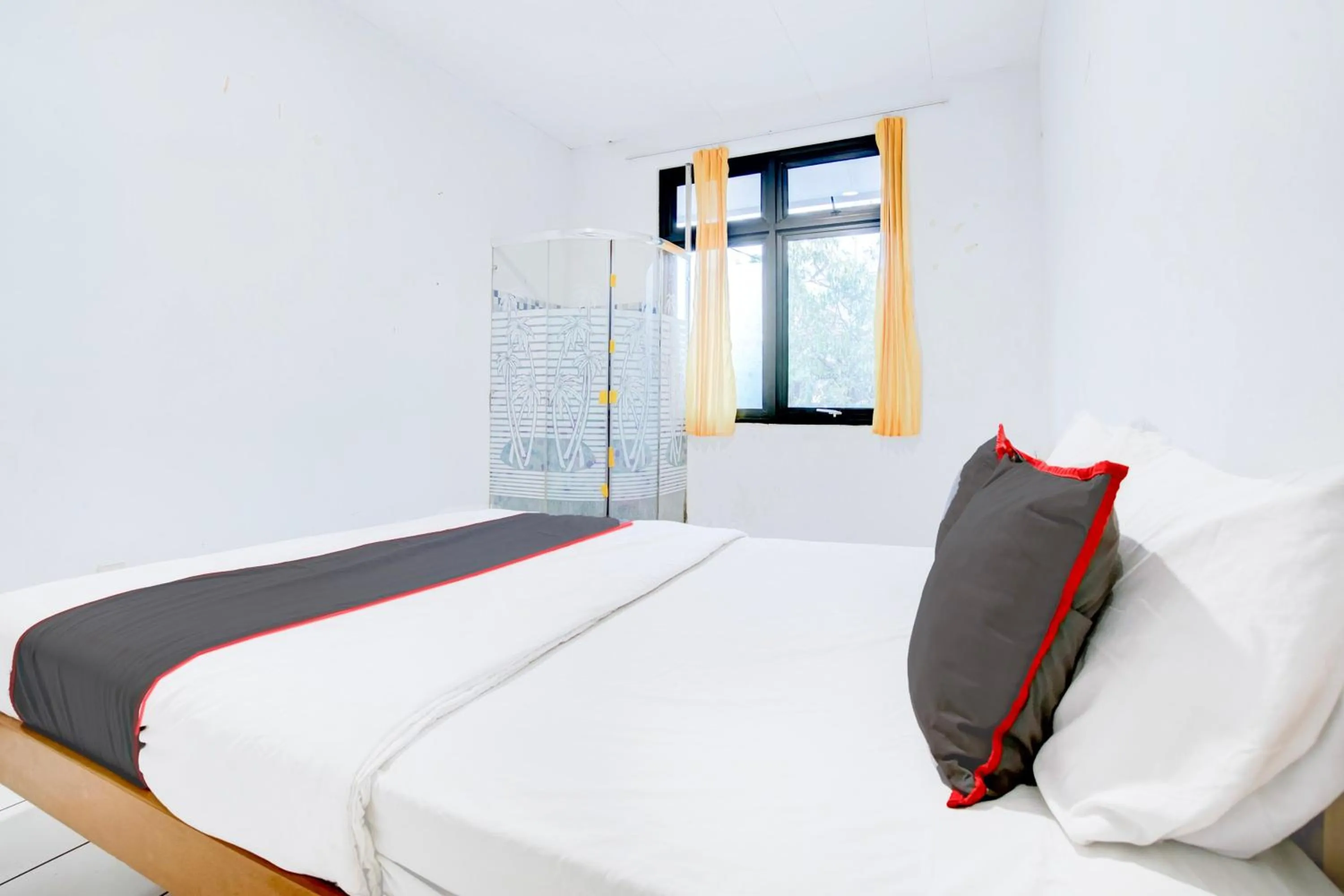 Bedroom, Bed in Villa Puncak Agape near Cipanas Mitra RedDoorz