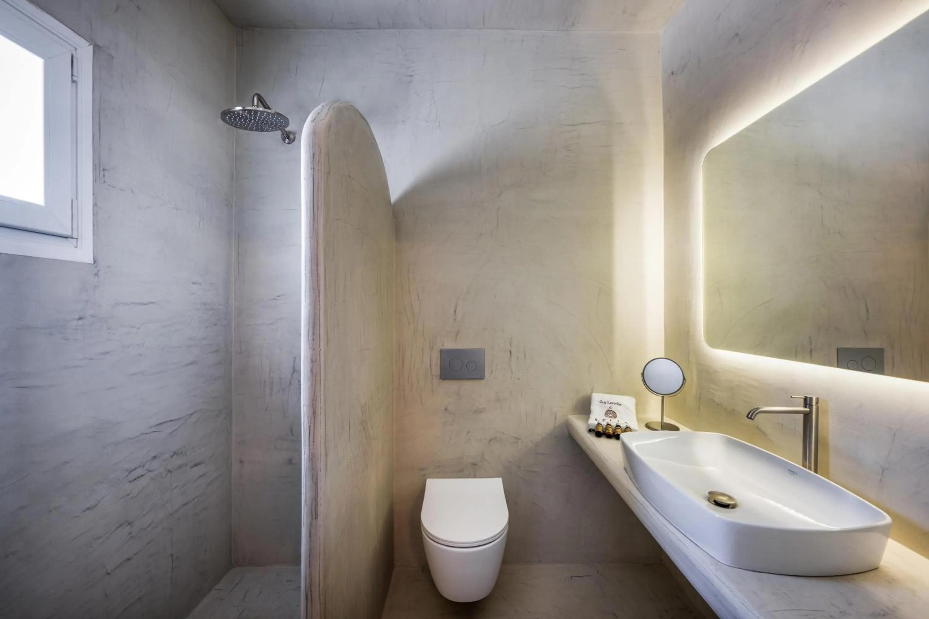 Shower in Aelia Luxury Suites