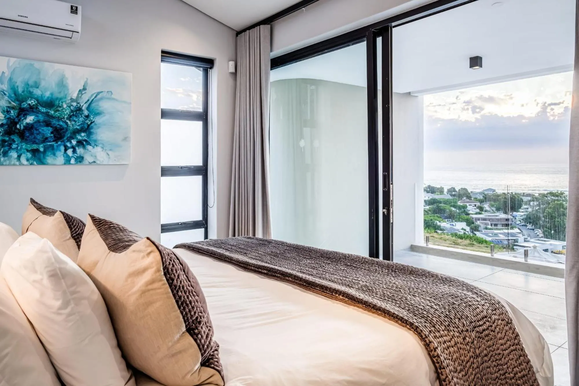 Bed in Wescamp Villa