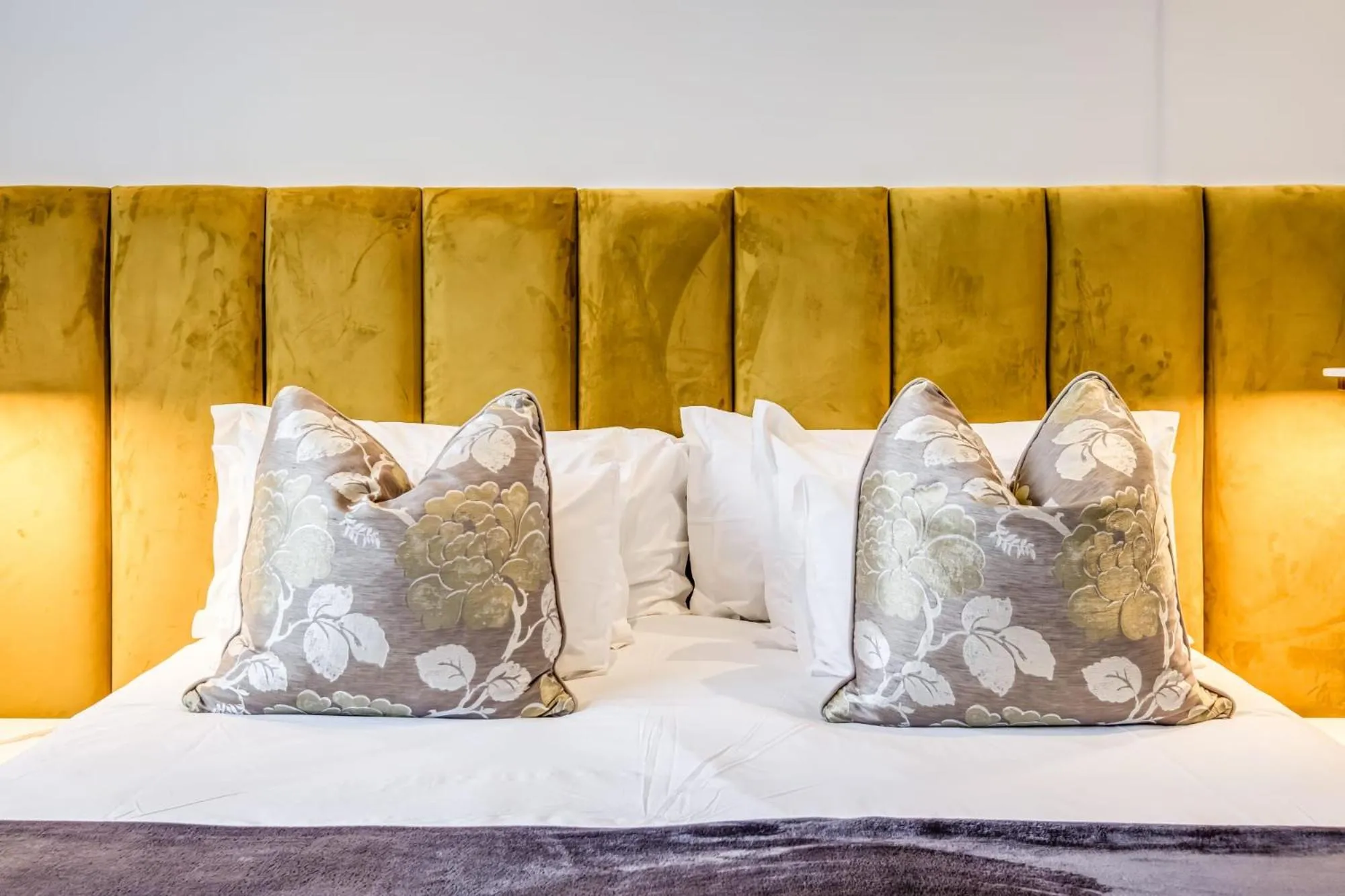 Bed in Wescamp Villa