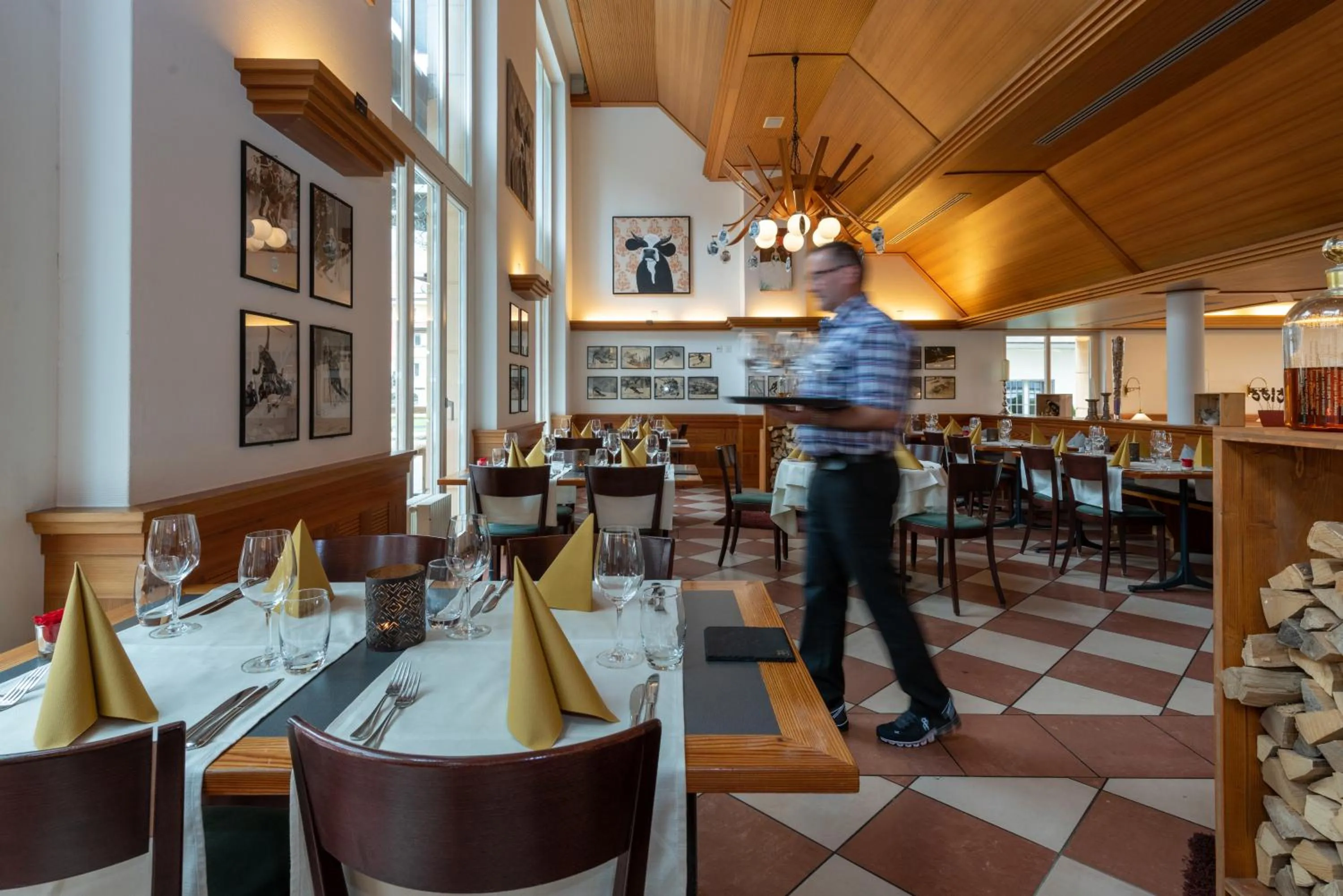 Restaurant/places to eat in Hotel Victoria Lauberhorn Wengen, a Faern Collection Hotel