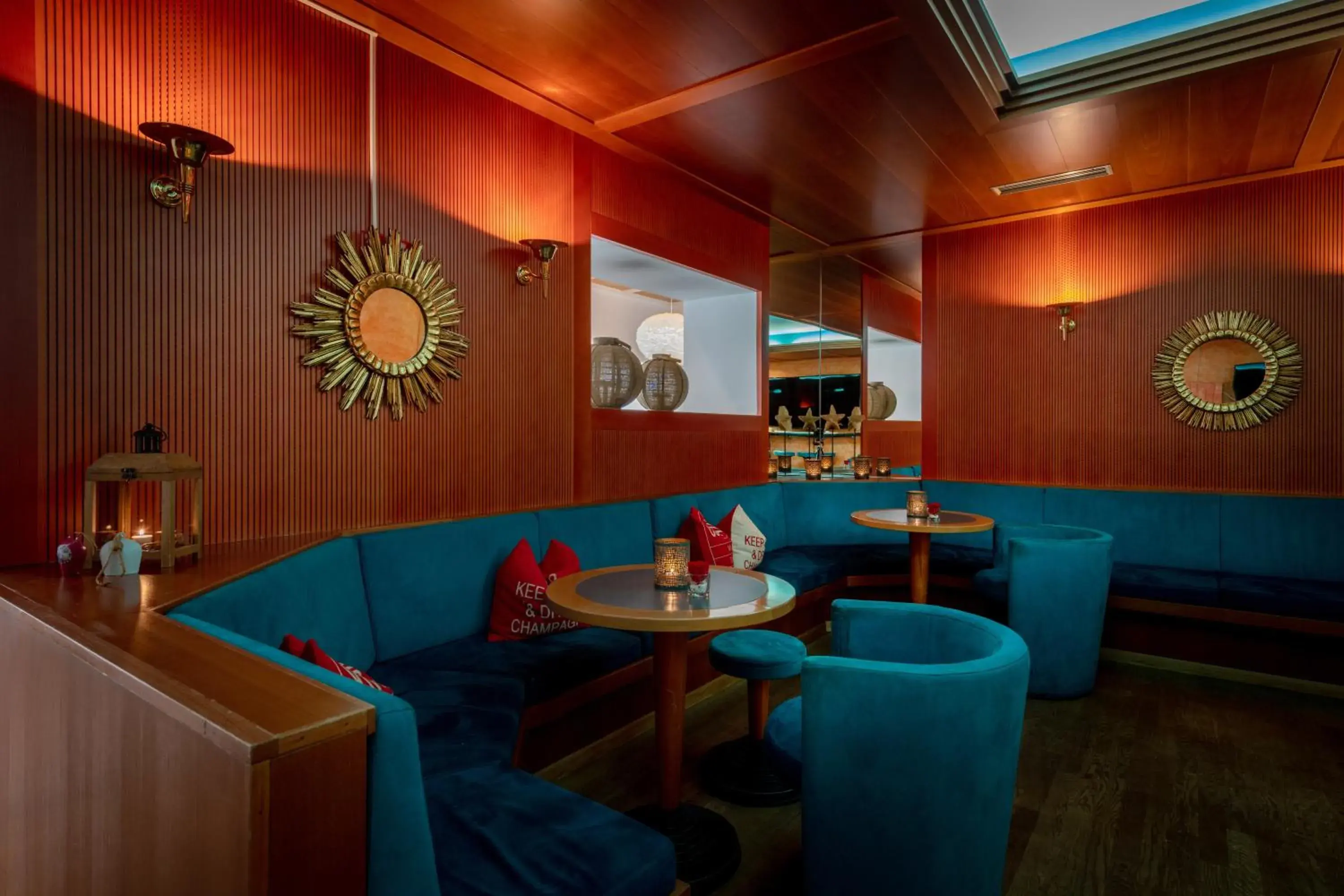 Lounge or bar in Hotel Victoria Lauberhorn Wengen, a Faern Collection Hotel Lounge or bar in Hotel Victoria Lauberhorn Wengen, a Faern Collection Hotel