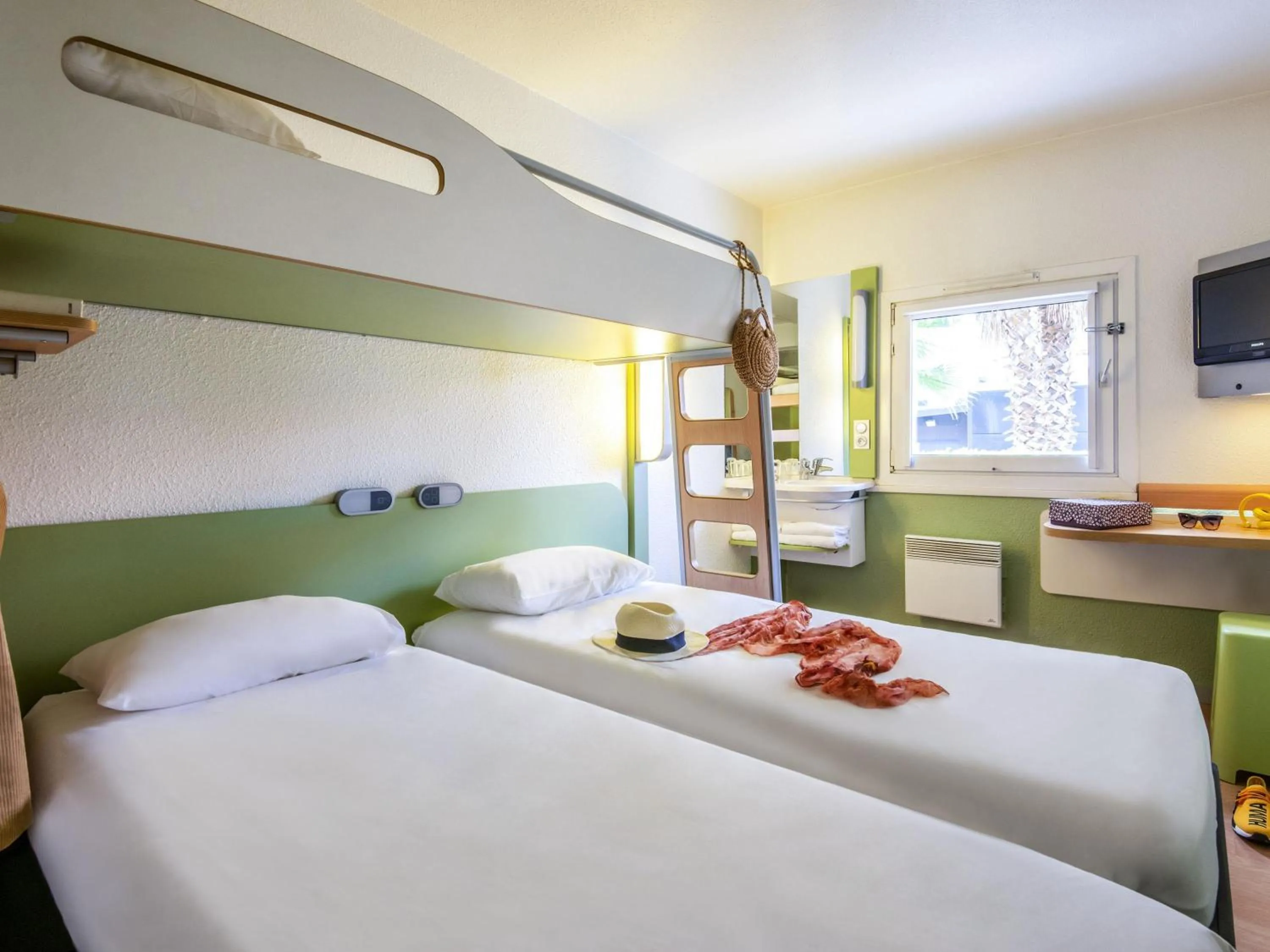 Bedroom, Bed in Ibis Budget Perpignan Nord Rivesaltes