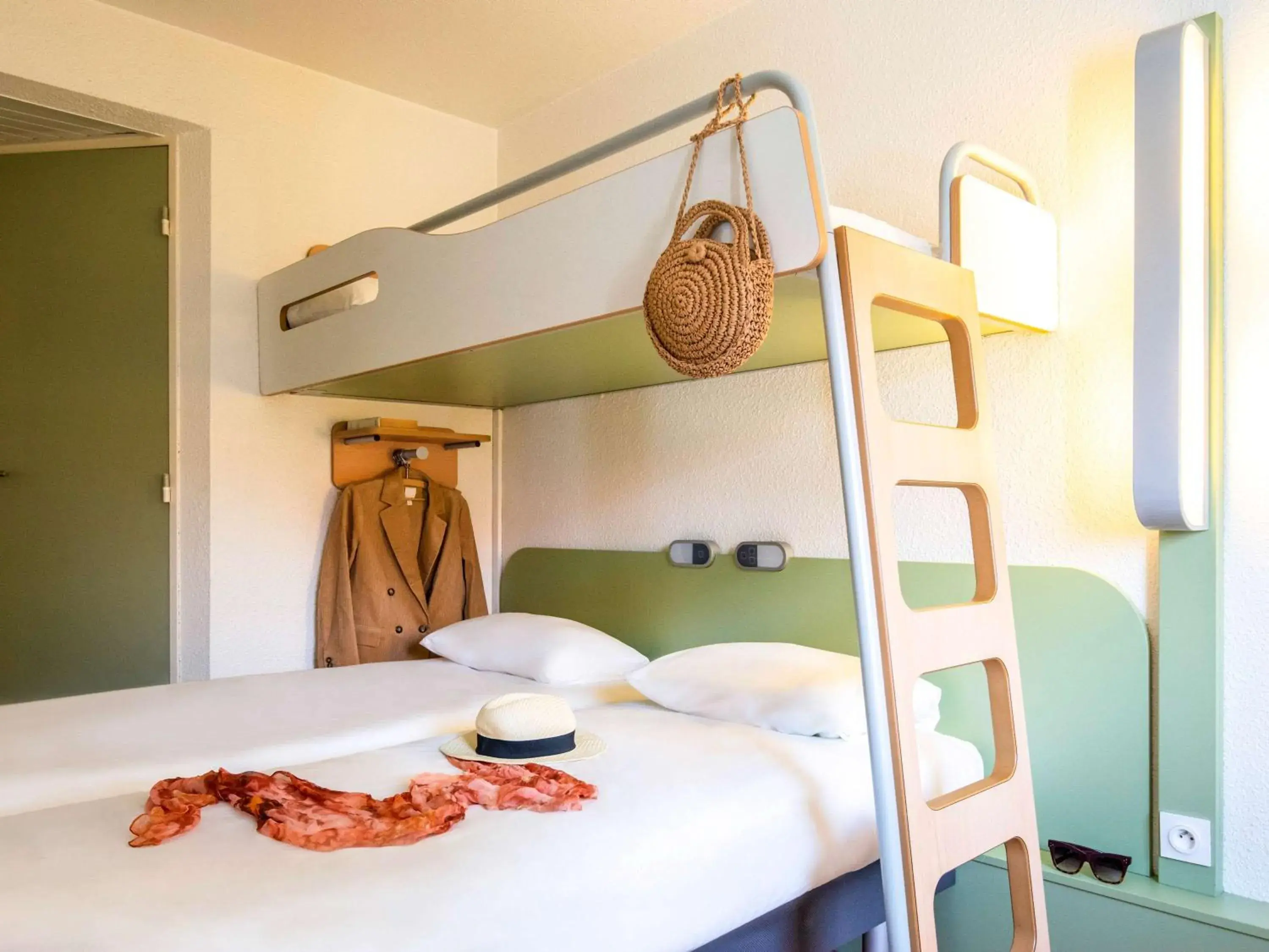 Photo of the whole room, Bed in Ibis Budget Perpignan Nord Rivesaltes Photo of the whole room, Bed in Ibis Budget Perpignan Nord Rivesaltes