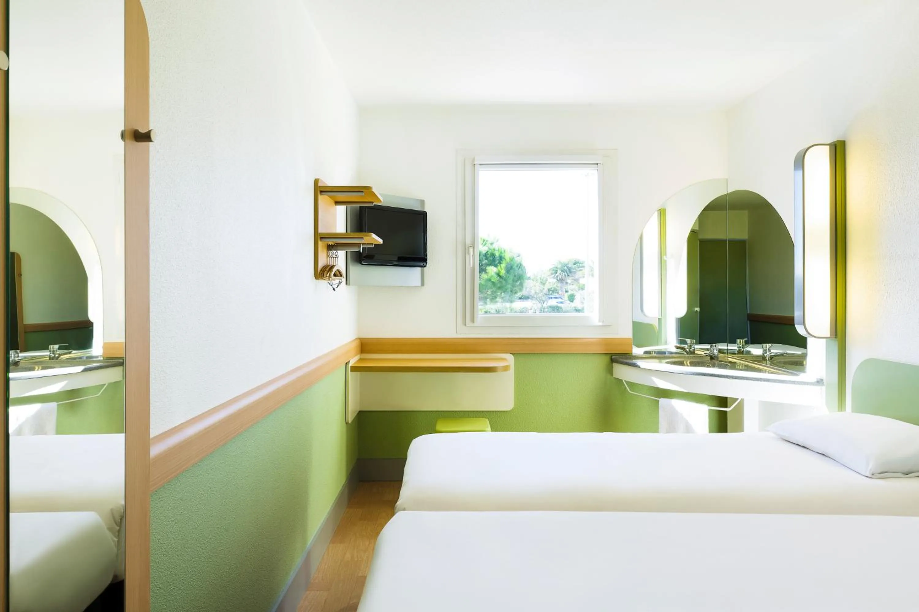 Photo of the whole room, Bed in Ibis Budget Perpignan Nord Rivesaltes