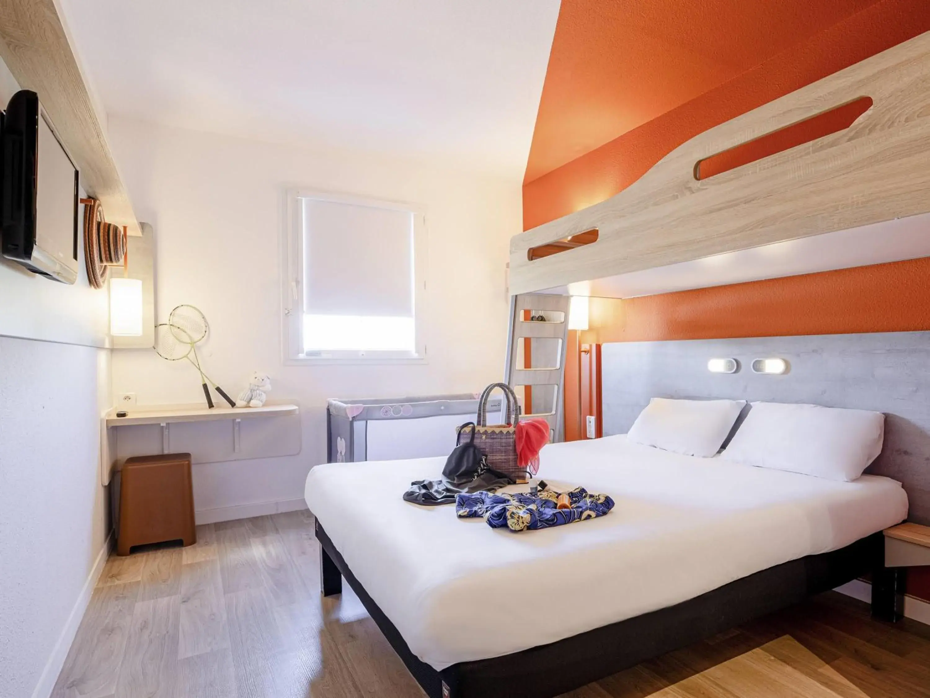 Bedroom, Bed in Ibis Budget Perpignan Nord Rivesaltes Bedroom, Bed in Ibis Budget Perpignan Nord Rivesaltes