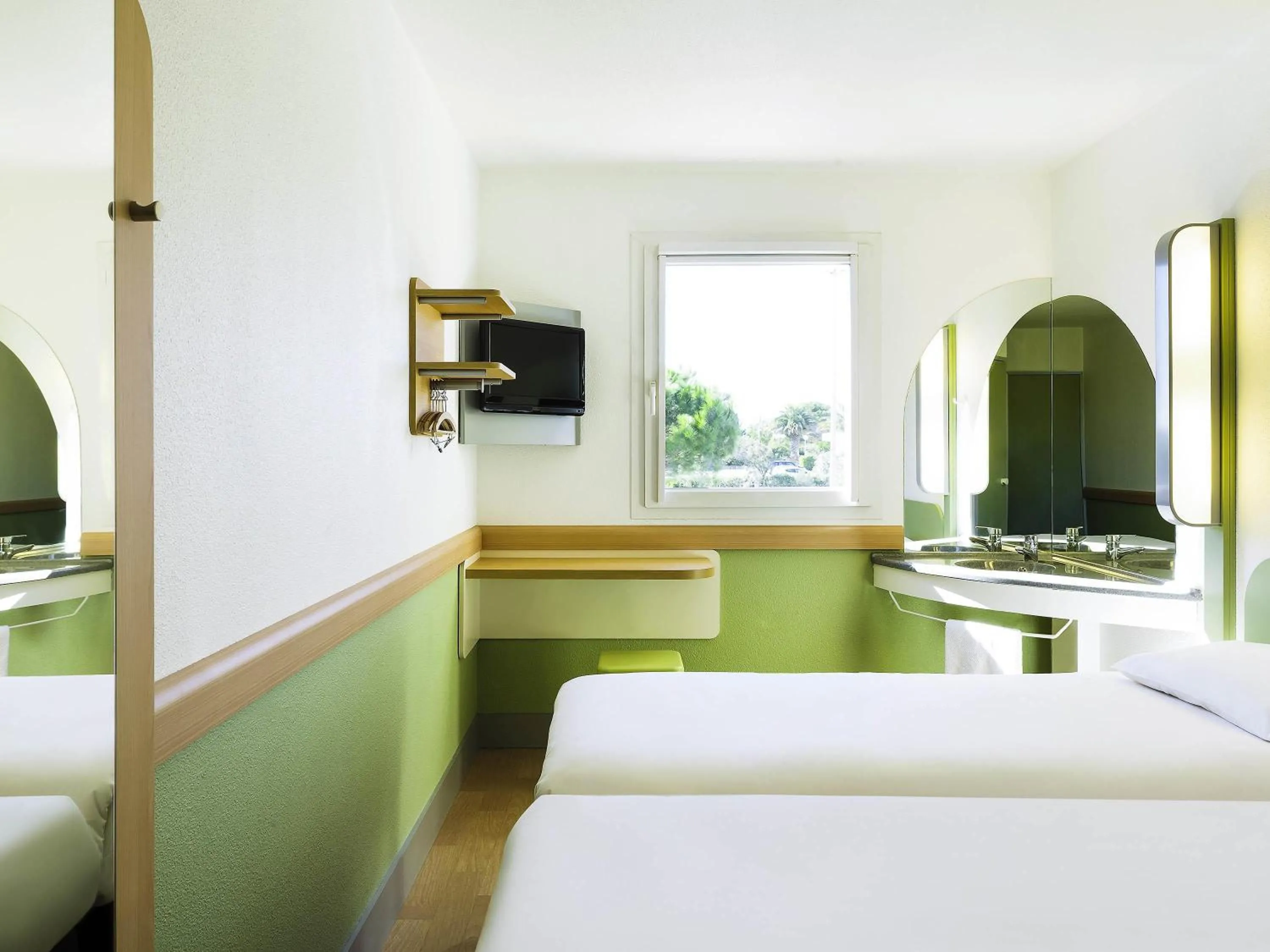 Bedroom, Bed in Ibis Budget Perpignan Nord Rivesaltes