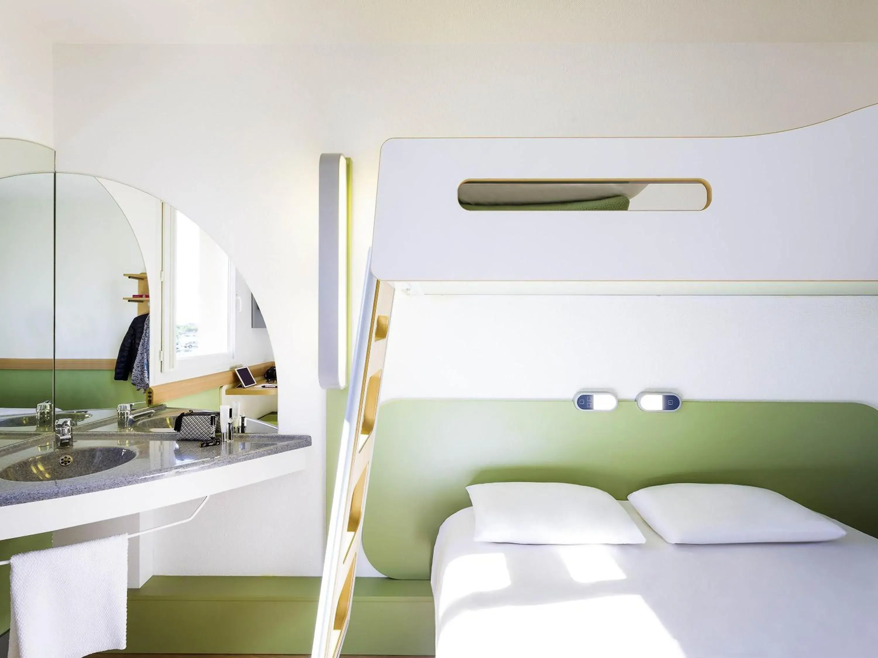 Bedroom, Bed in Ibis Budget Perpignan Nord Rivesaltes Bedroom, Bed in Ibis Budget Perpignan Nord Rivesaltes