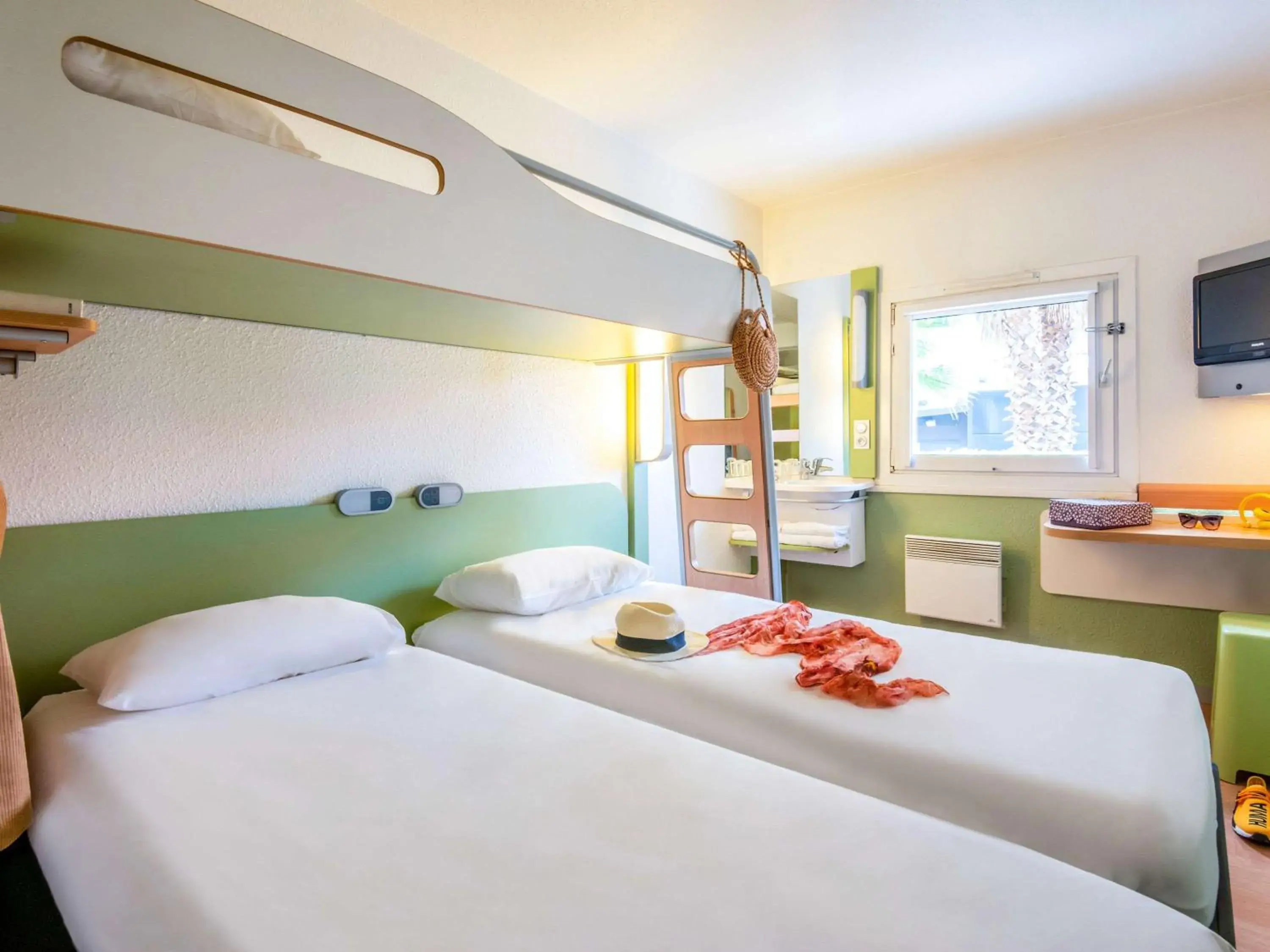 Photo of the whole room, Bed in Ibis Budget Perpignan Nord Rivesaltes Photo of the whole room, Bed in Ibis Budget Perpignan Nord Rivesaltes