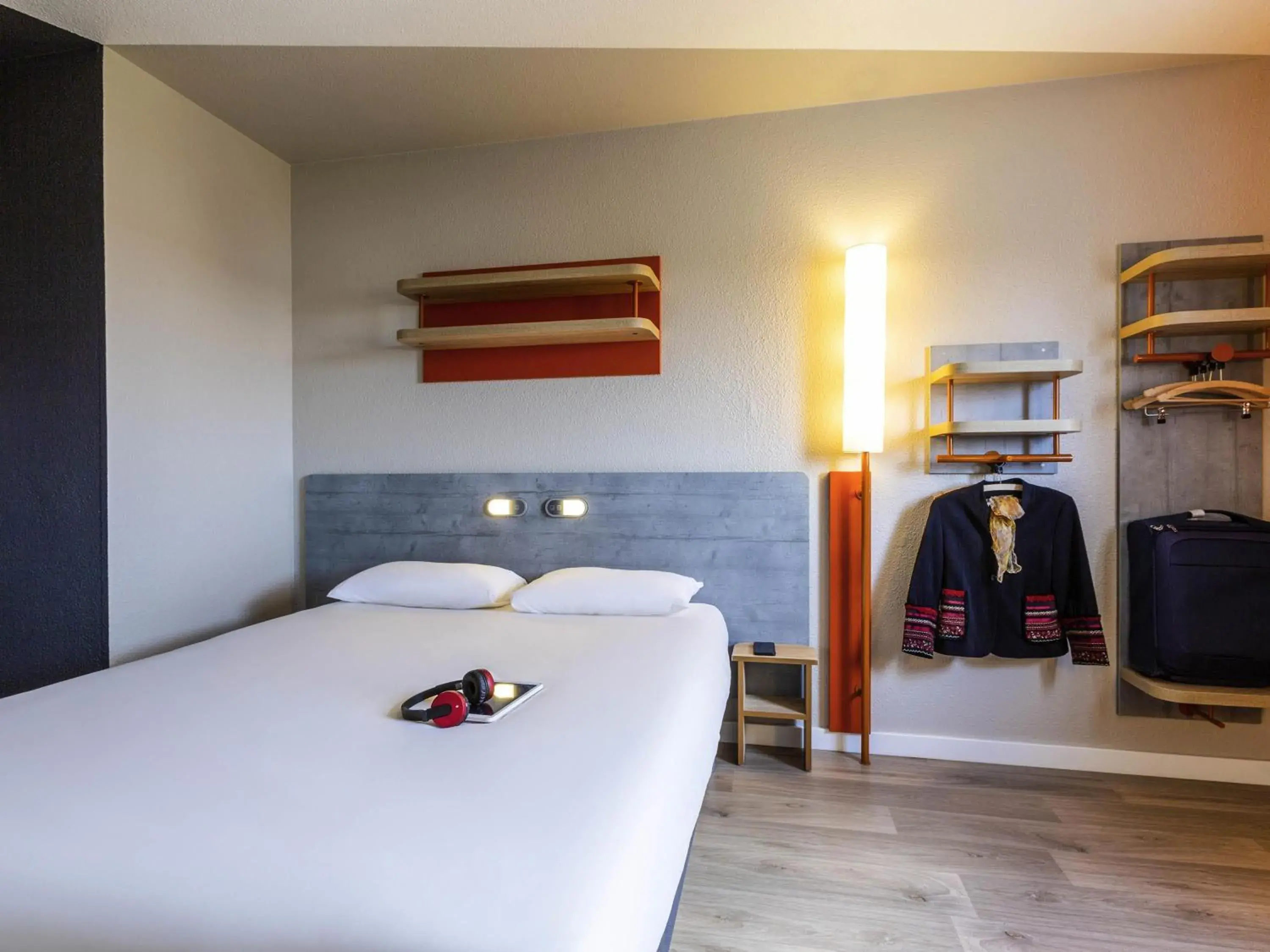 Bedroom, Bed in Ibis Budget Perpignan Nord Rivesaltes Bedroom, Bed in Ibis Budget Perpignan Nord Rivesaltes