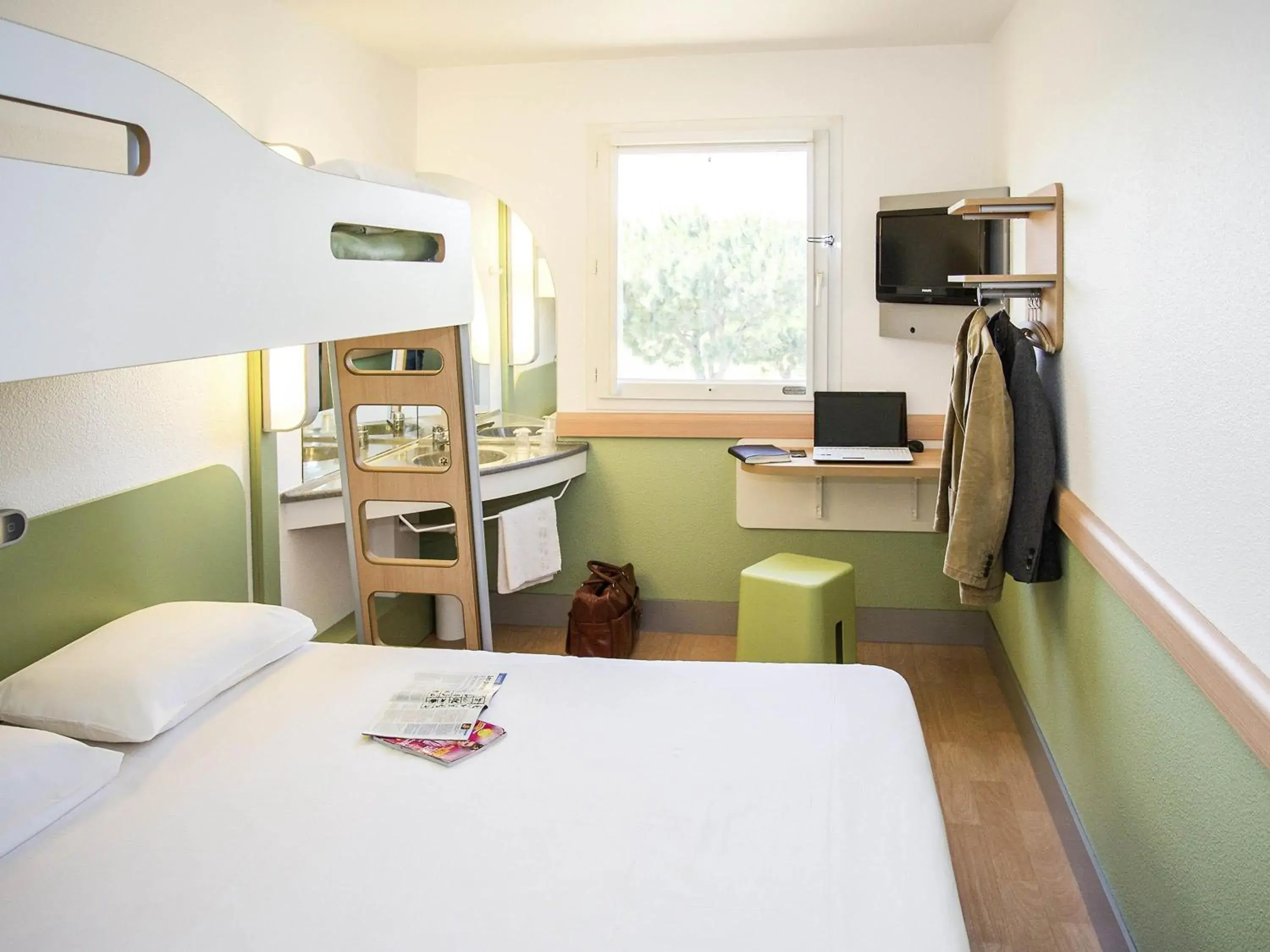 Bedroom, Bed in Ibis Budget Perpignan Nord Rivesaltes Bedroom, Bed in Ibis Budget Perpignan Nord Rivesaltes