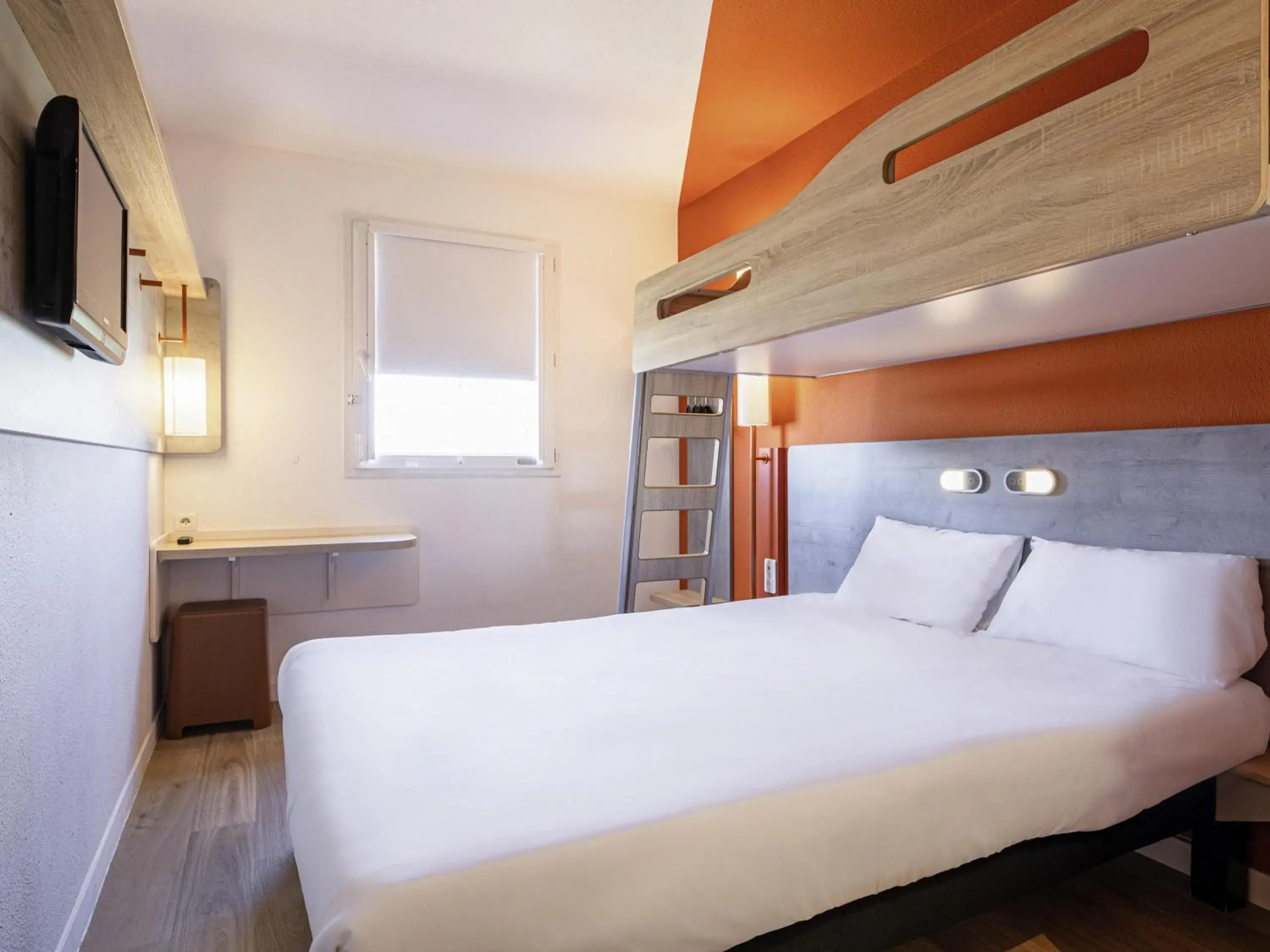 Bedroom, Bed in Ibis Budget Perpignan Nord Rivesaltes Bedroom, Bed in Ibis Budget Perpignan Nord Rivesaltes