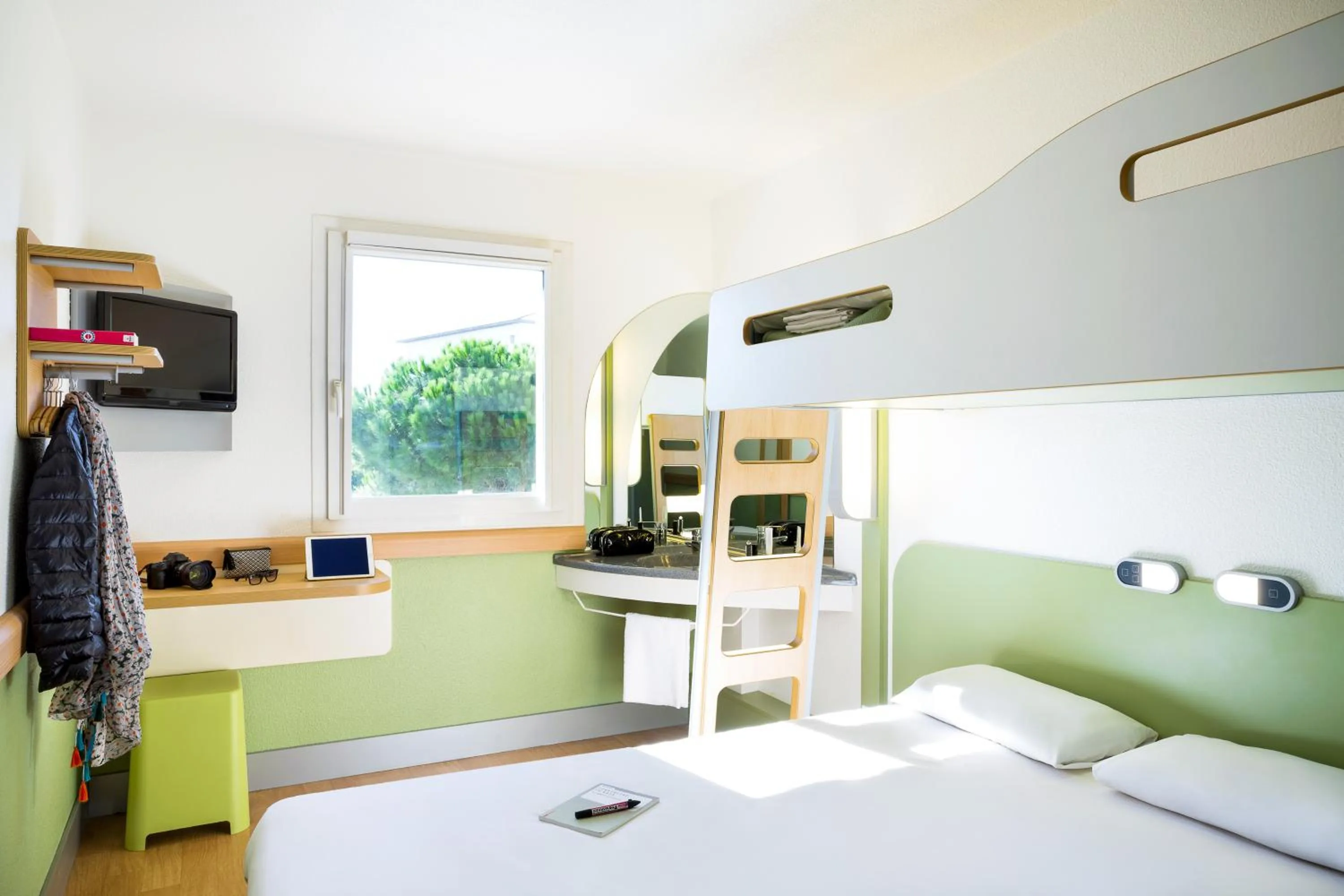 Photo of the whole room, Bed in Ibis Budget Perpignan Nord Rivesaltes
