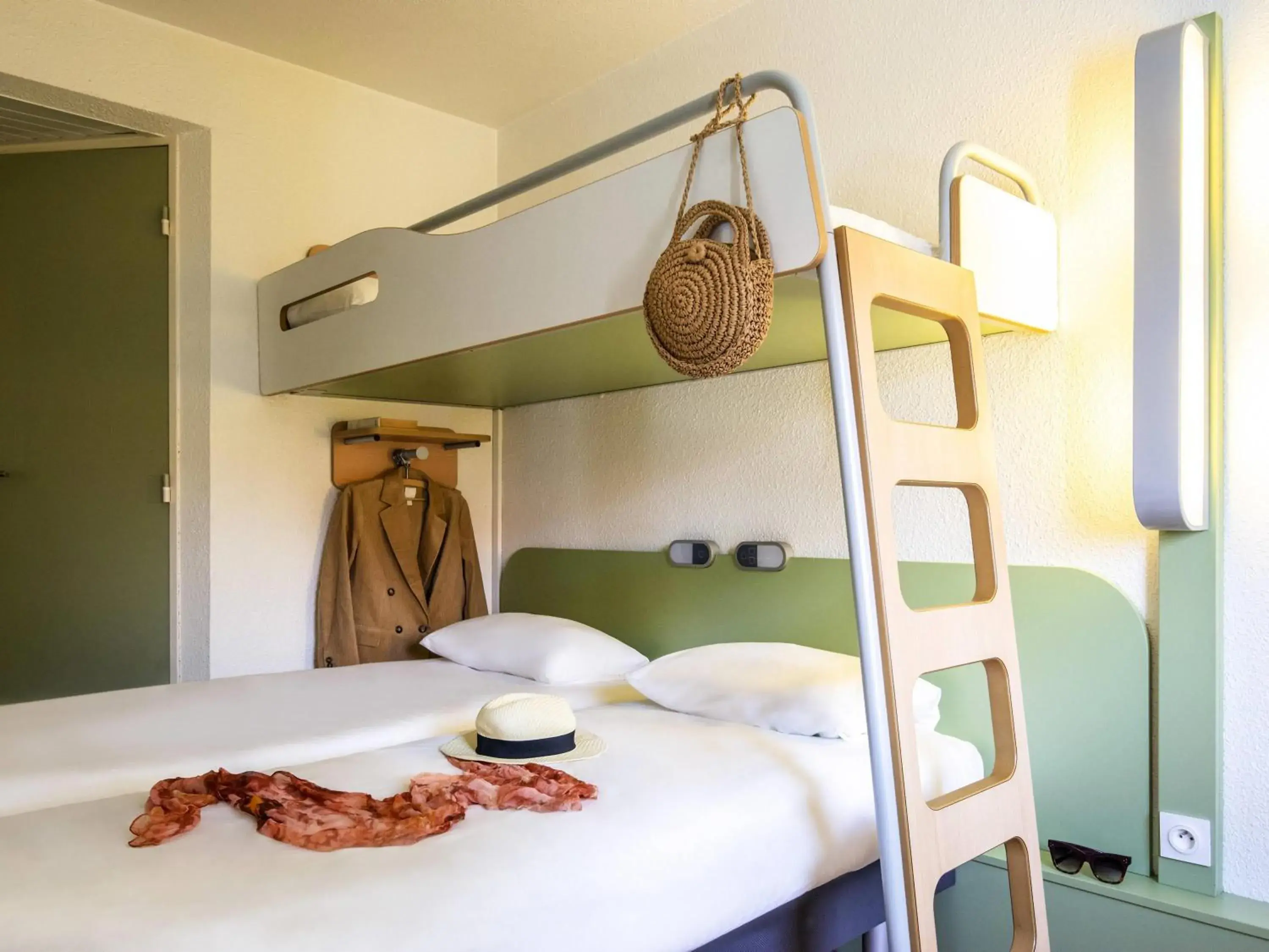 Bedroom, Bed in Ibis Budget Perpignan Nord Rivesaltes Bedroom, Bed in Ibis Budget Perpignan Nord Rivesaltes