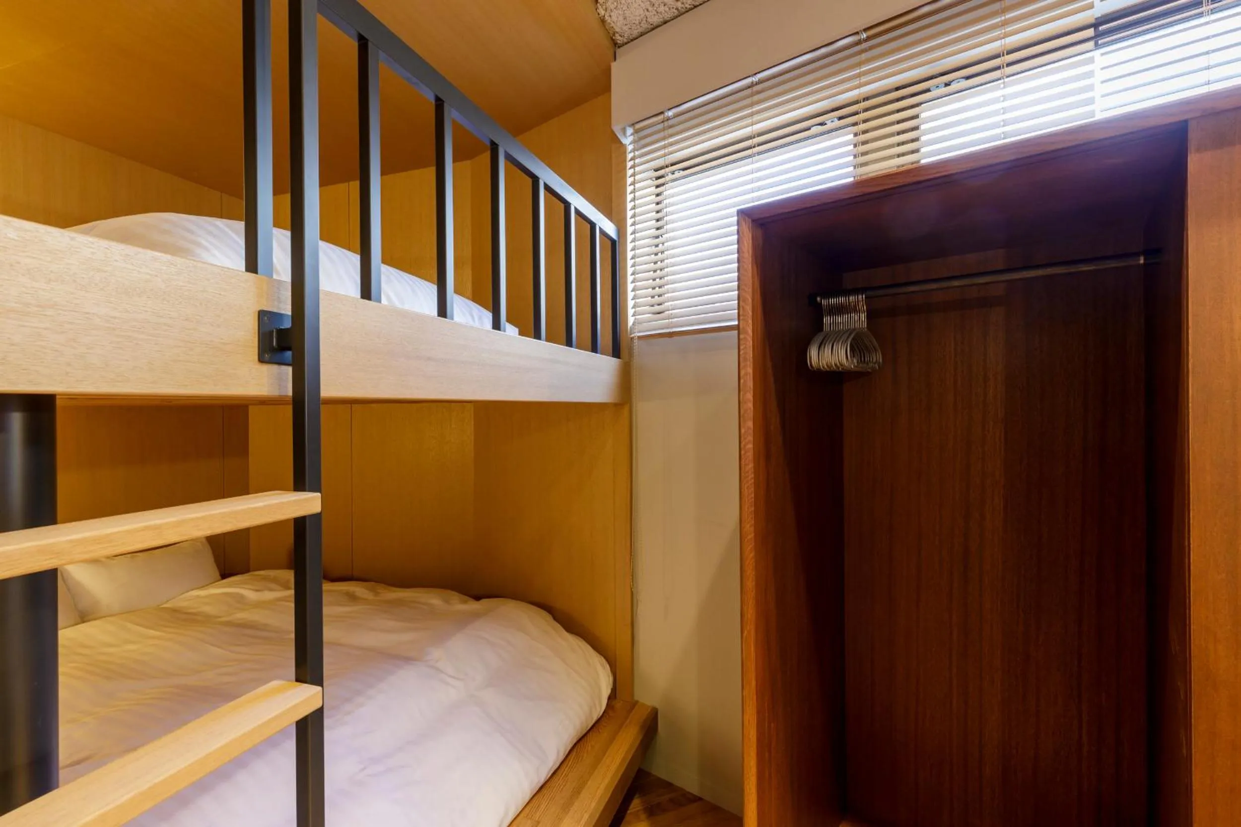 Bed in tefu yoyogi uehara 101 - good design award -