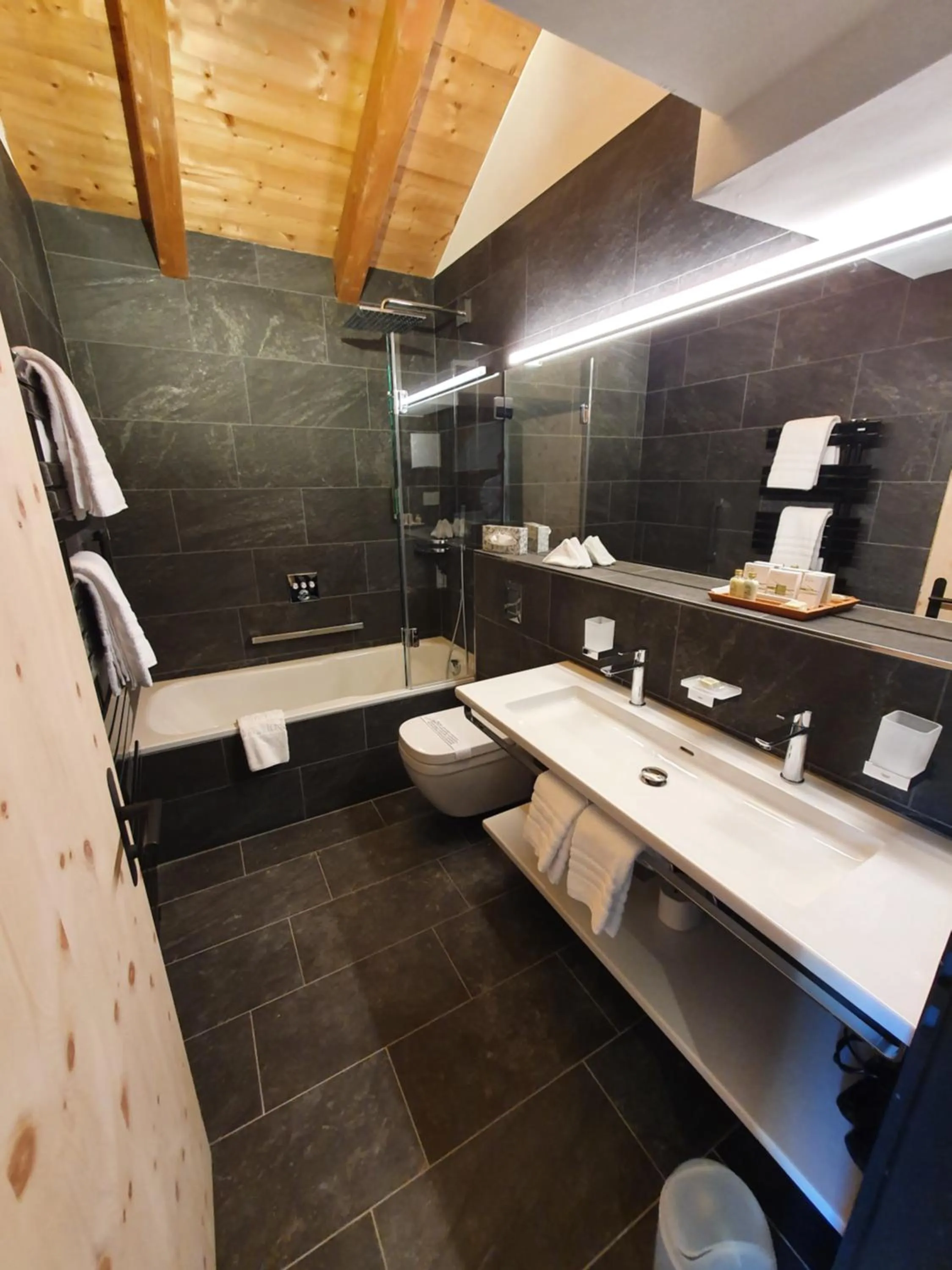 Bathroom in Hotel Waldhaus am See