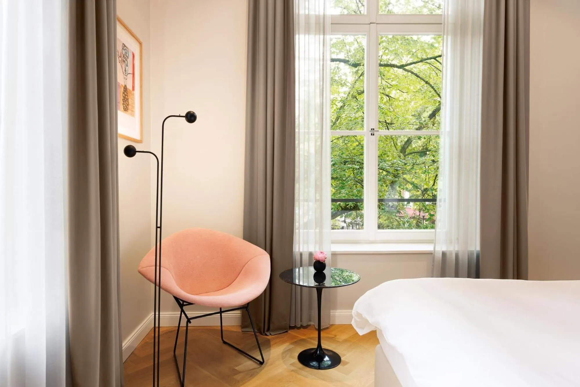 Photo of the whole room, Bed in ESPLANADE Saarbrücken