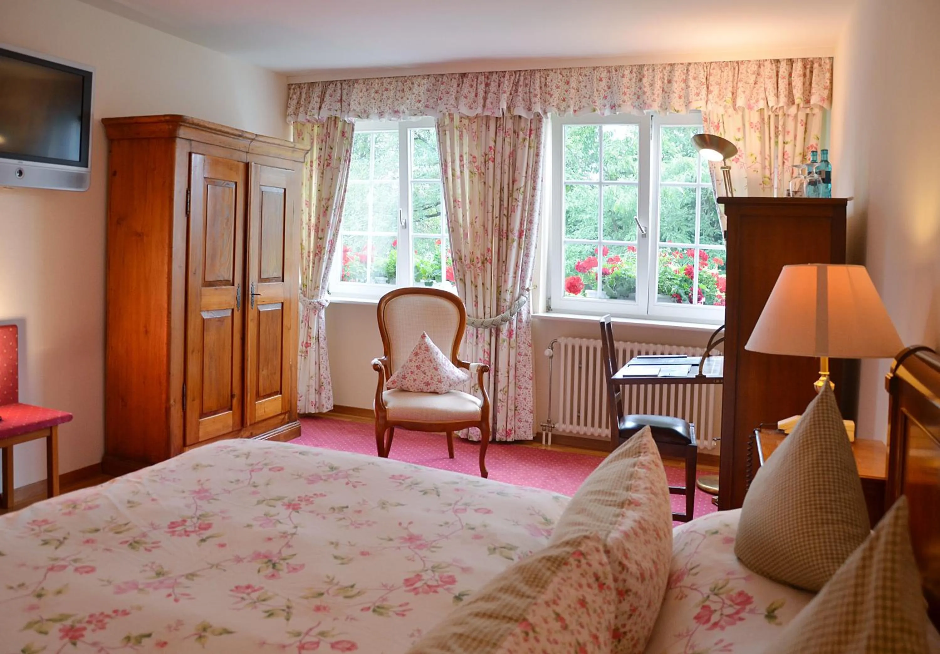 Toilet, Bed in Hotel Mühle