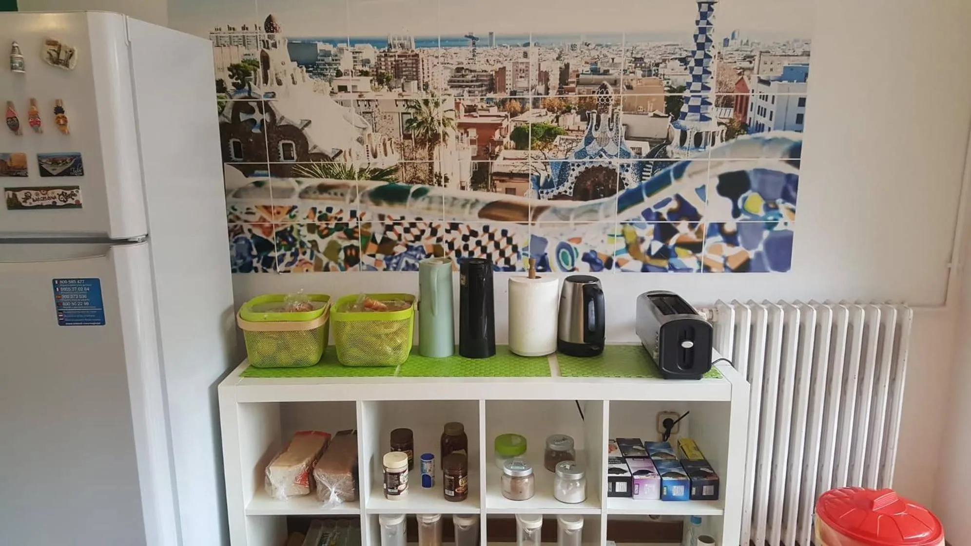 Communal lounge/ TV room in Fabrizzios Terrace Hostel