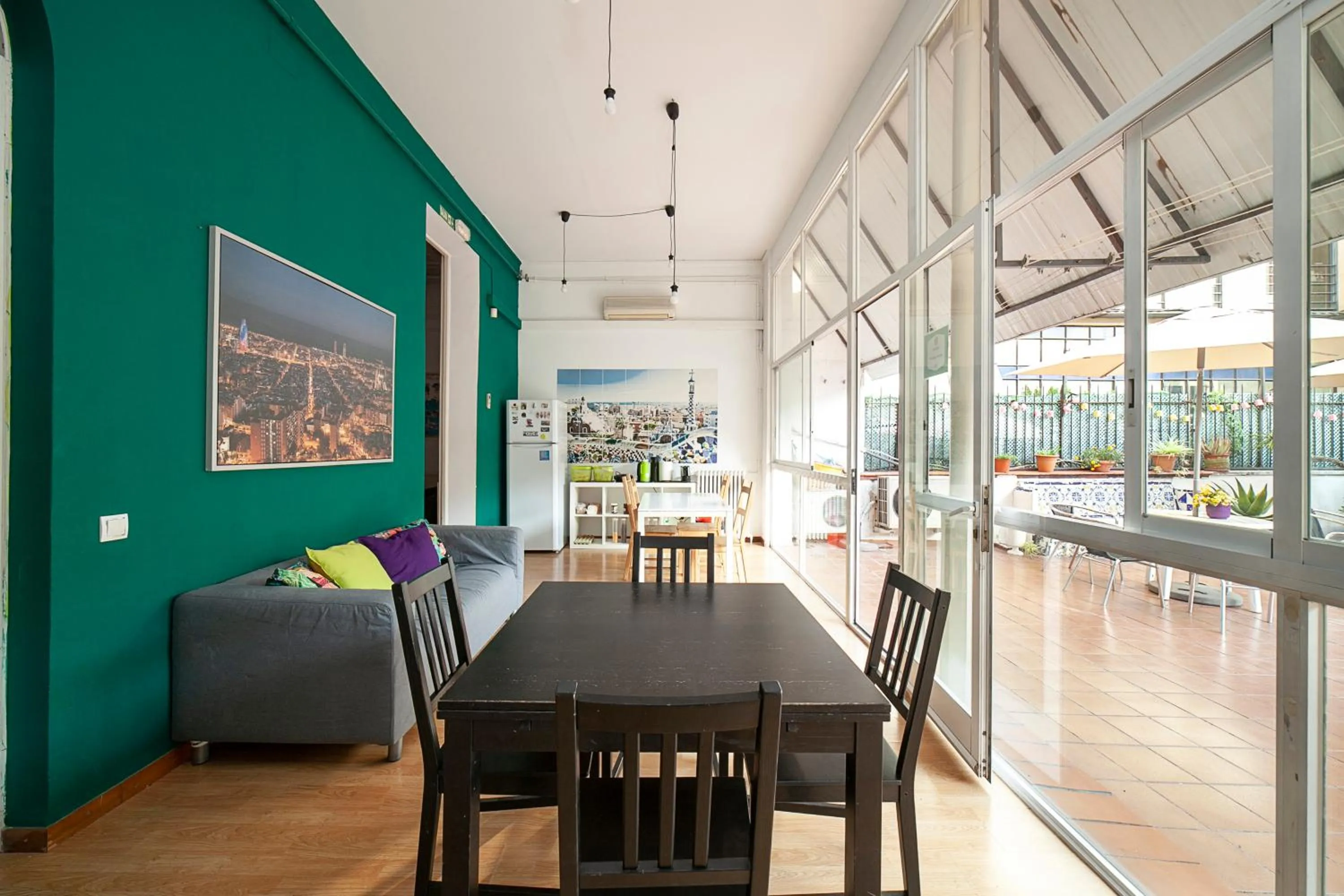 Communal lounge/ TV room in Fabrizzios Terrace Hostel