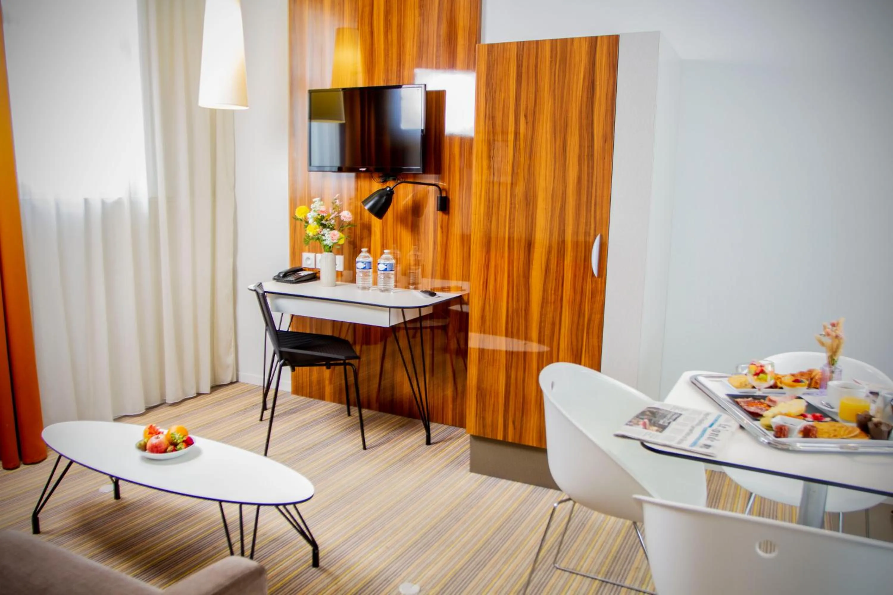 Living room in Privilège Appart Hôtel Saint Exupéry