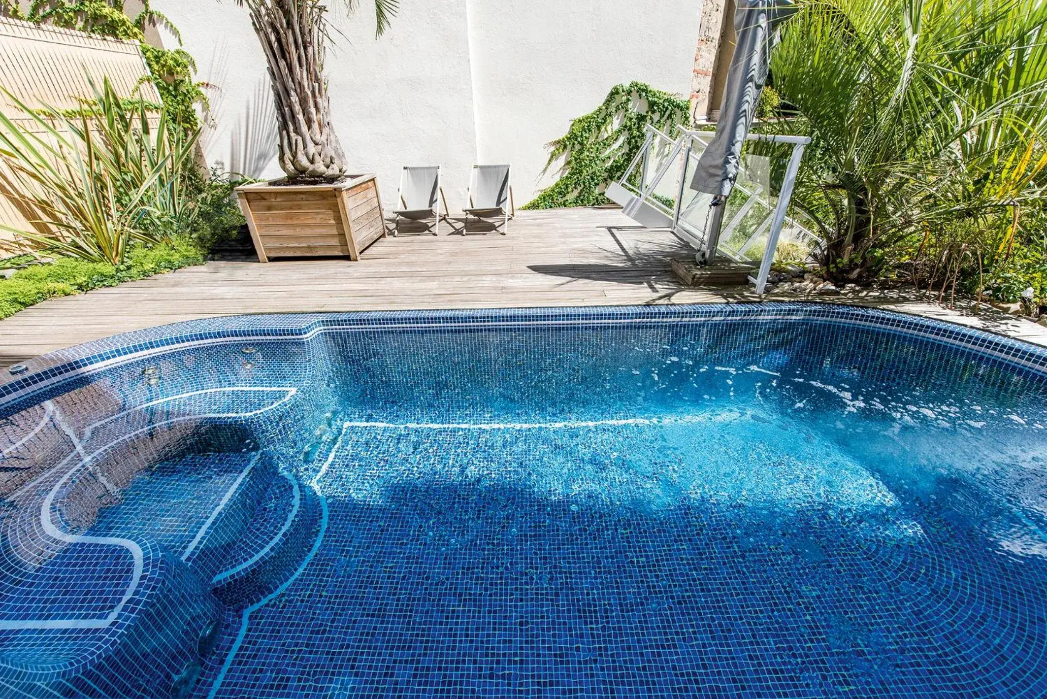 Swimming pool in Privilège Appart Hôtel Saint Exupéry Swimming pool in Privilège Appart Hôtel Saint Exupéry