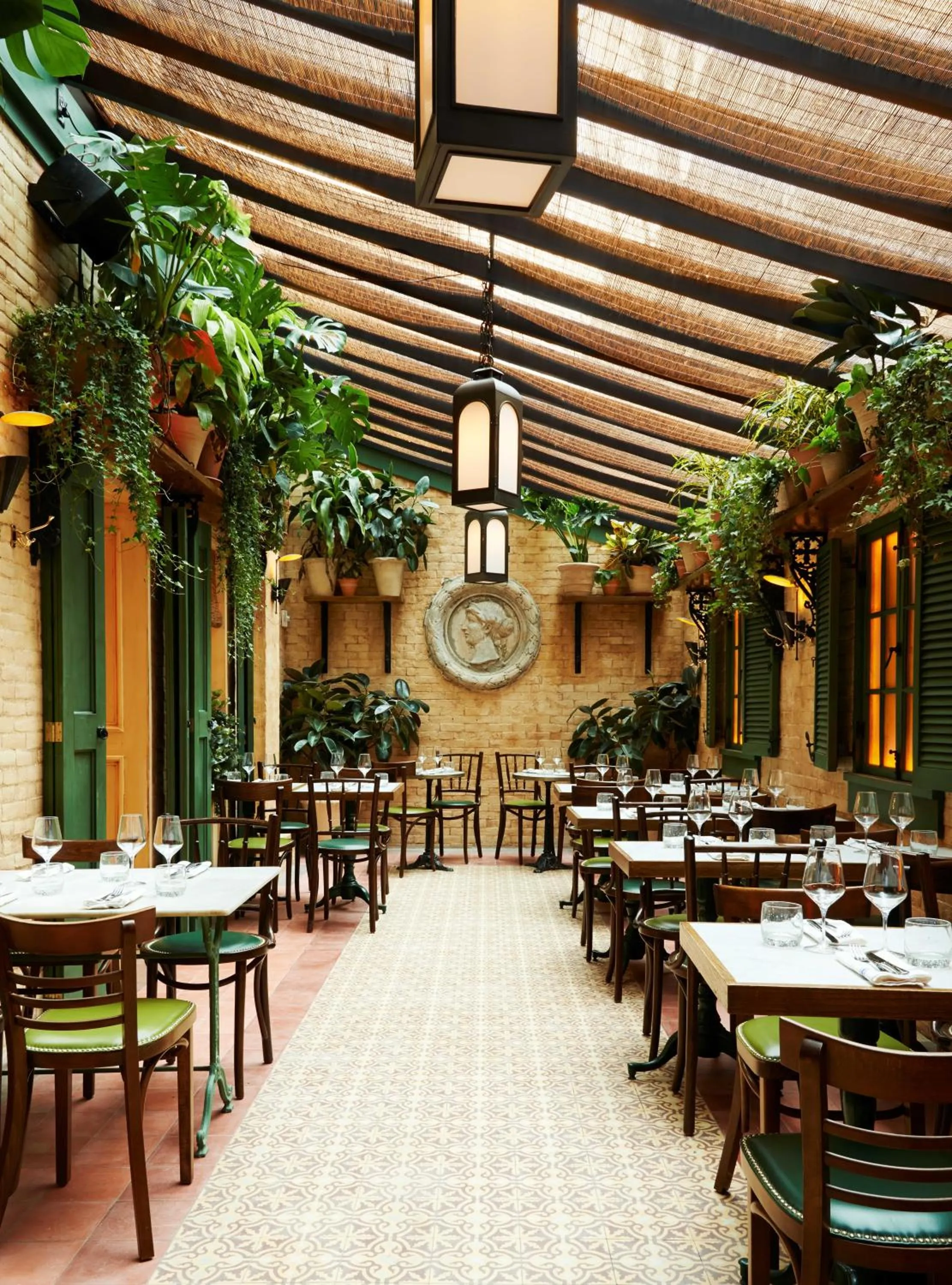 Restaurant/places to eat in The Marlton Hotel