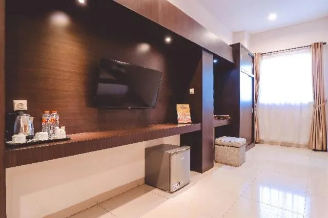 TV and multimedia in Saka Hotel Medan