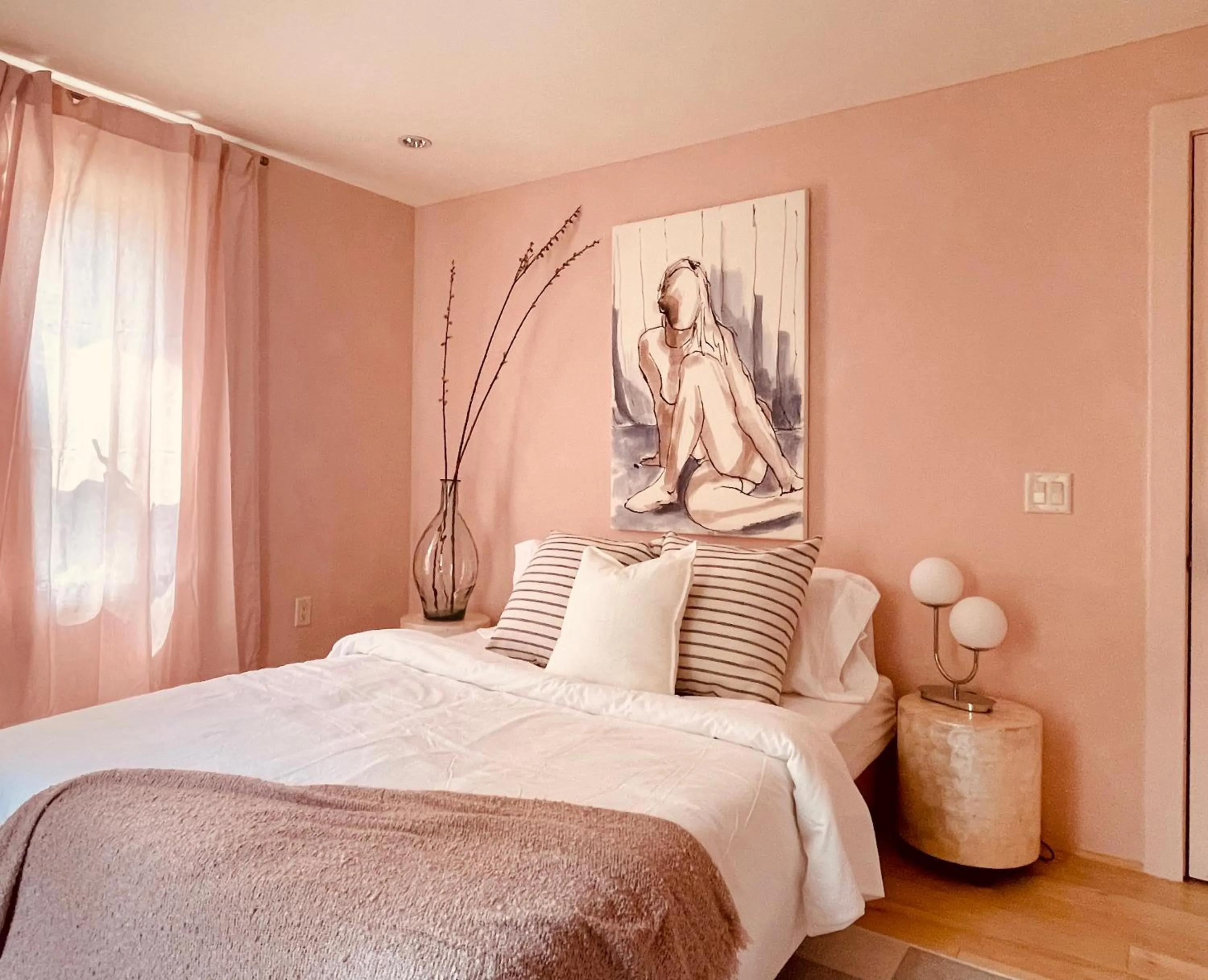 Bed in The Trail in Adams - Berkshires' Art Hotel