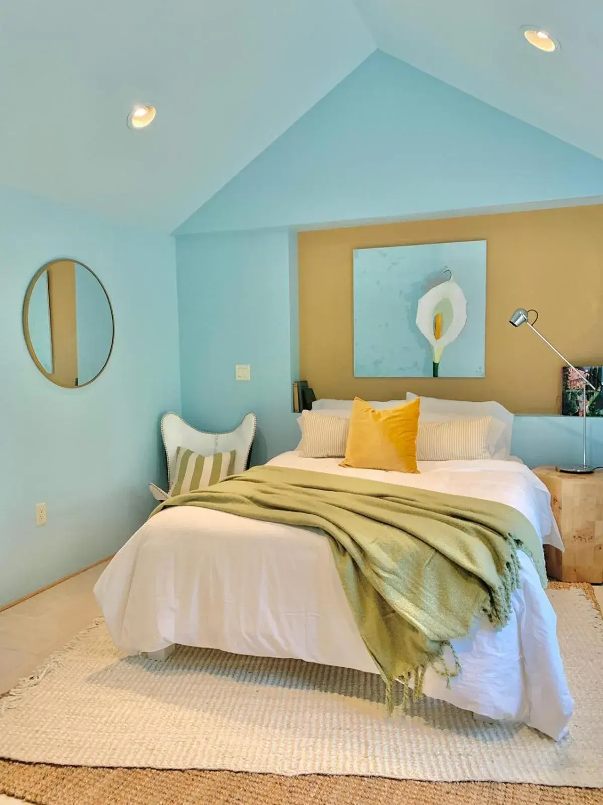 Deluxe Queen Room with Spa Bath - single occupancy in The Trail in Adams - Berkshires' Art Hotel Deluxe Queen Room with Spa Bath - single occupancy in The Trail in Adams - Berkshires' Art Hotel