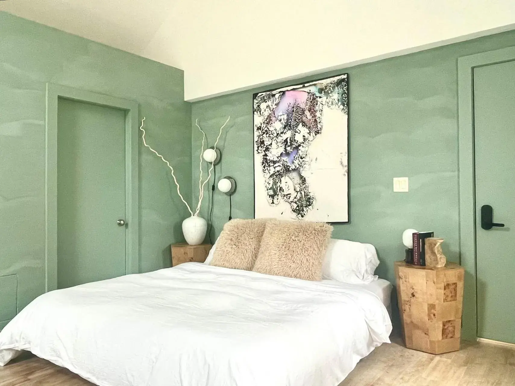 Superior King Room with Spa Bath in The Trail in Adams - Berkshires' Art Hotel Superior King Room with Spa Bath in The Trail in Adams - Berkshires' Art Hotel