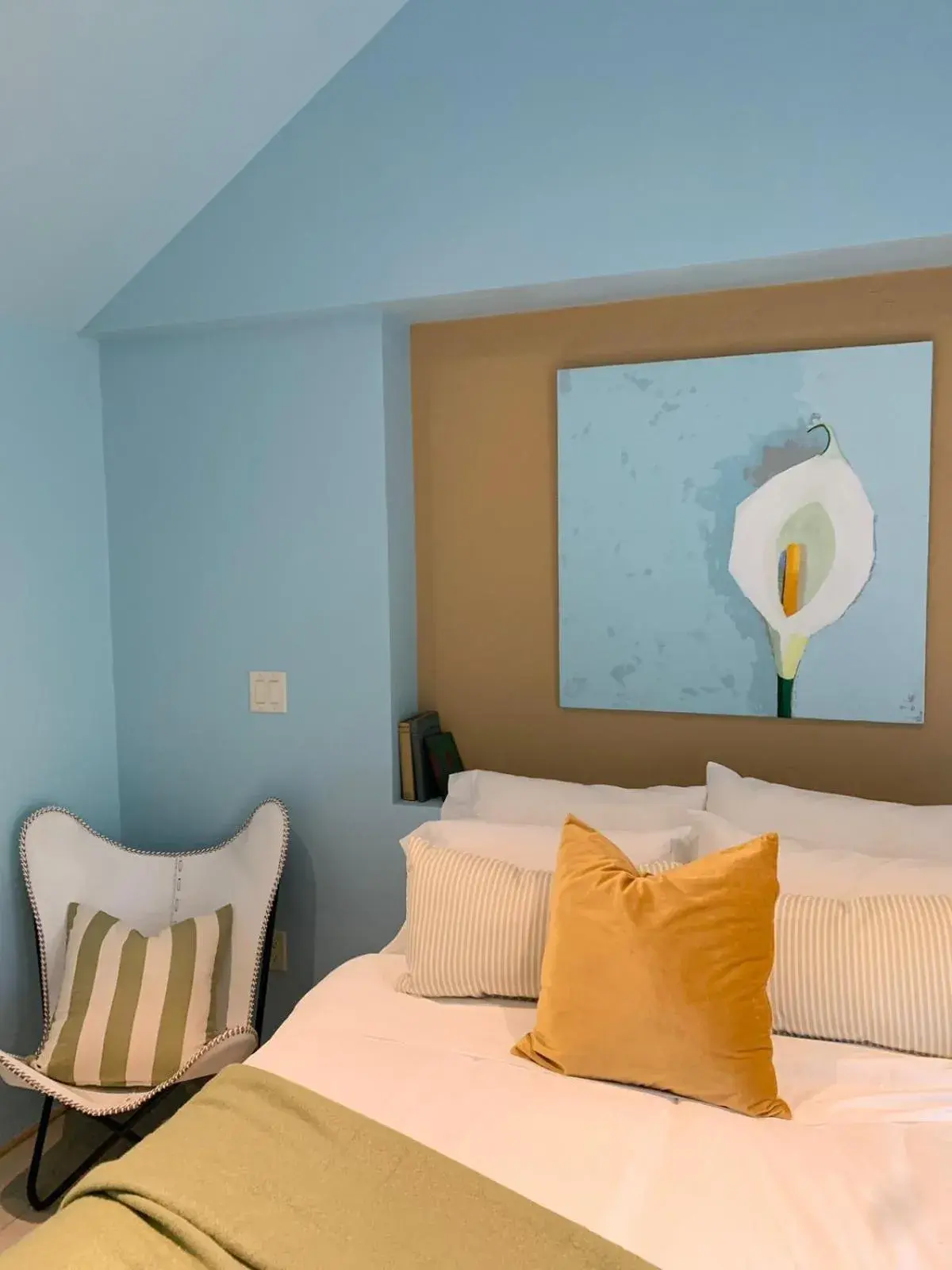 Deluxe Queen Room with Spa Bath - single occupancy in The Trail in Adams - Berkshires' Art Hotel Deluxe Queen Room with Spa Bath - single occupancy in The Trail in Adams - Berkshires' Art Hotel